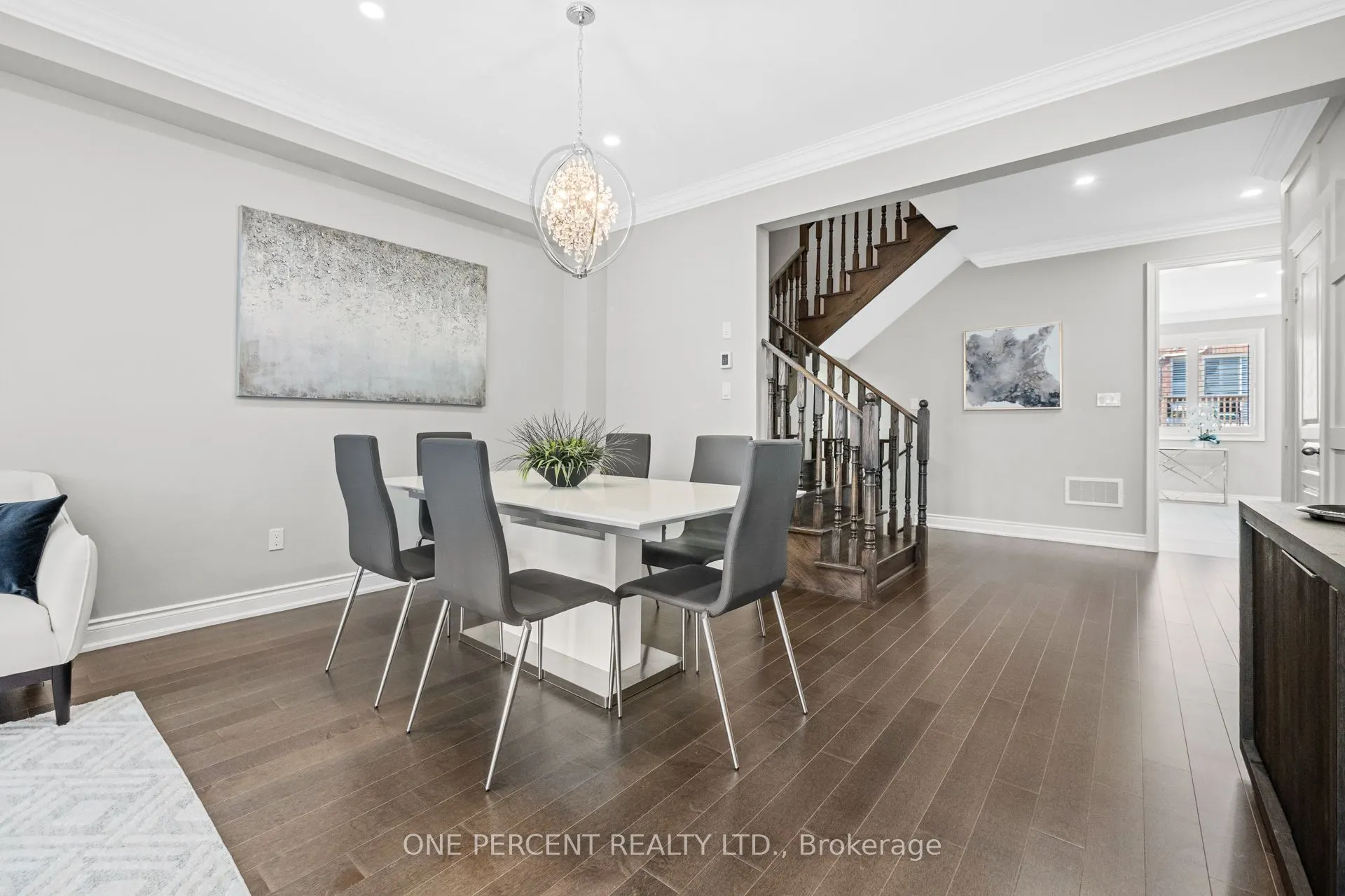 107 Avanti Crescent
