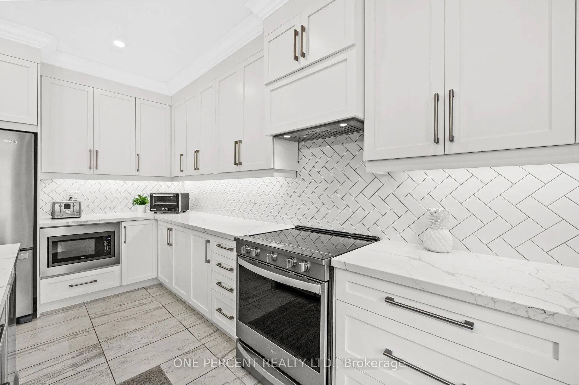 107 Avanti Crescent