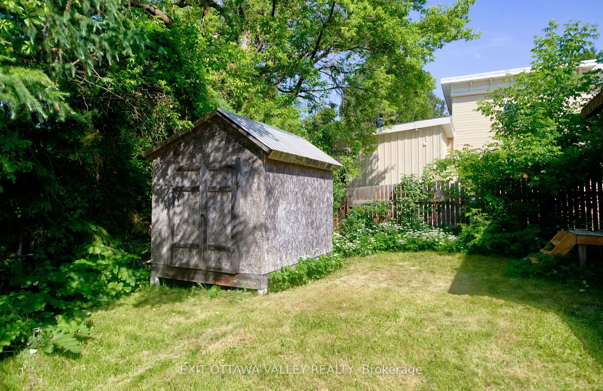 468 Moffat Street