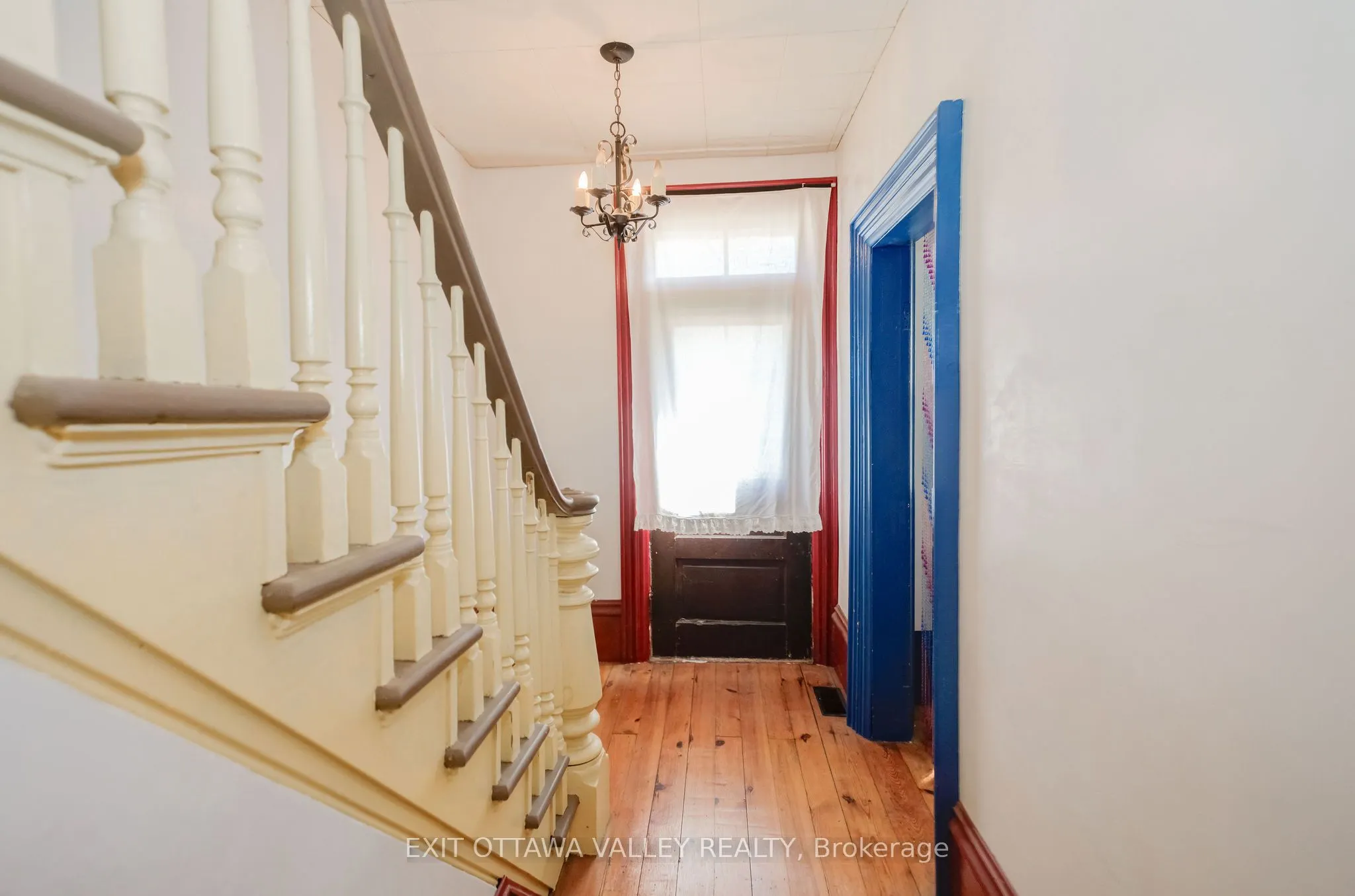 468 Moffat Street