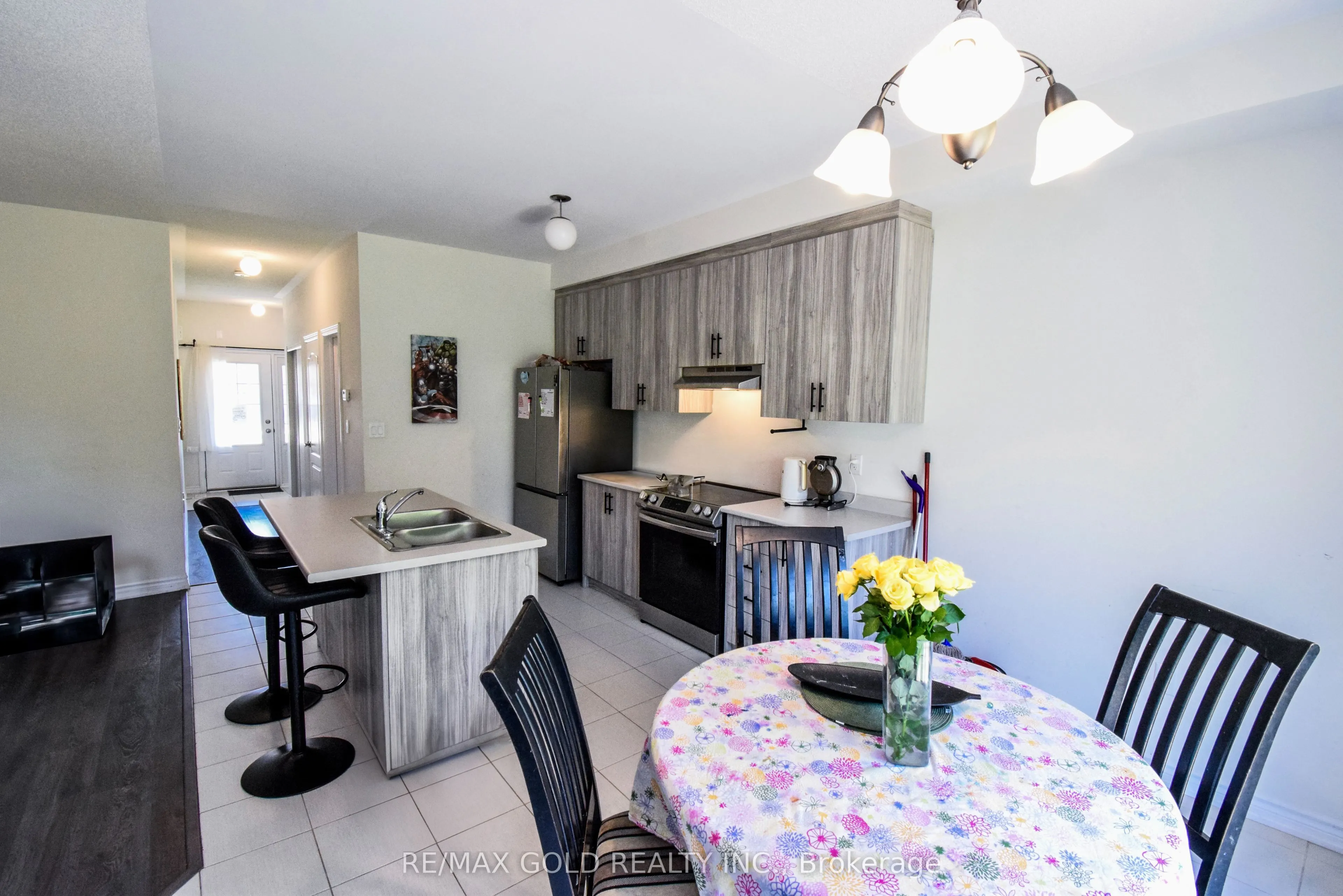 77 Tumblewood Place W
