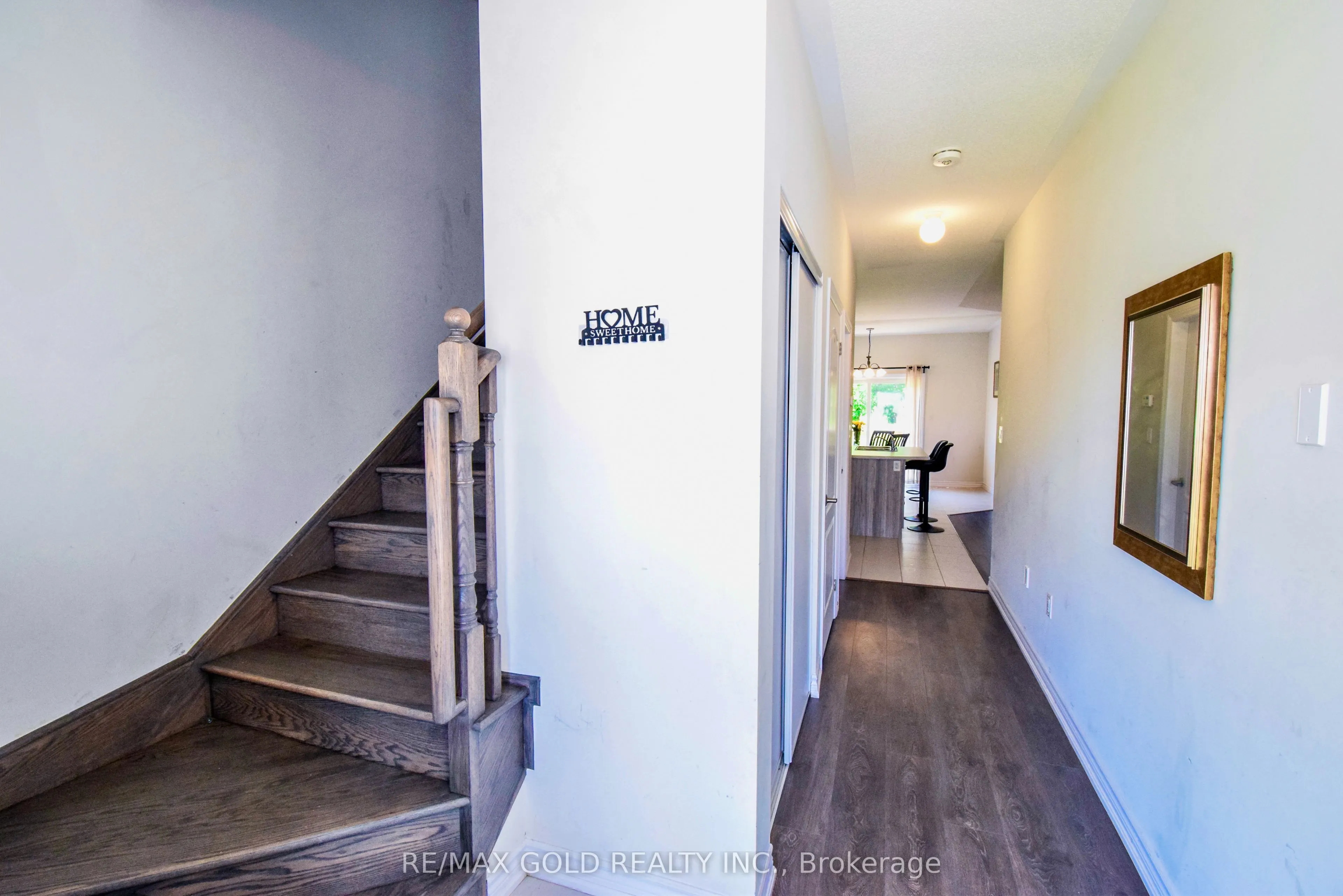 77 Tumblewood Place W