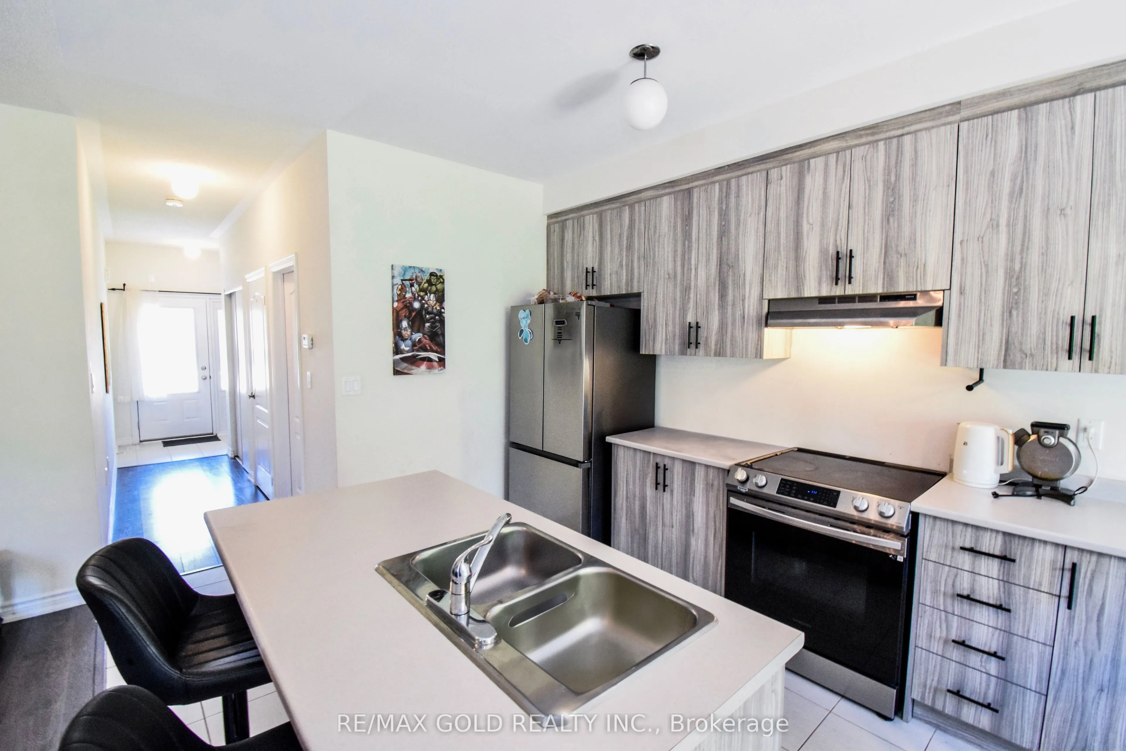 77 Tumblewood Place W