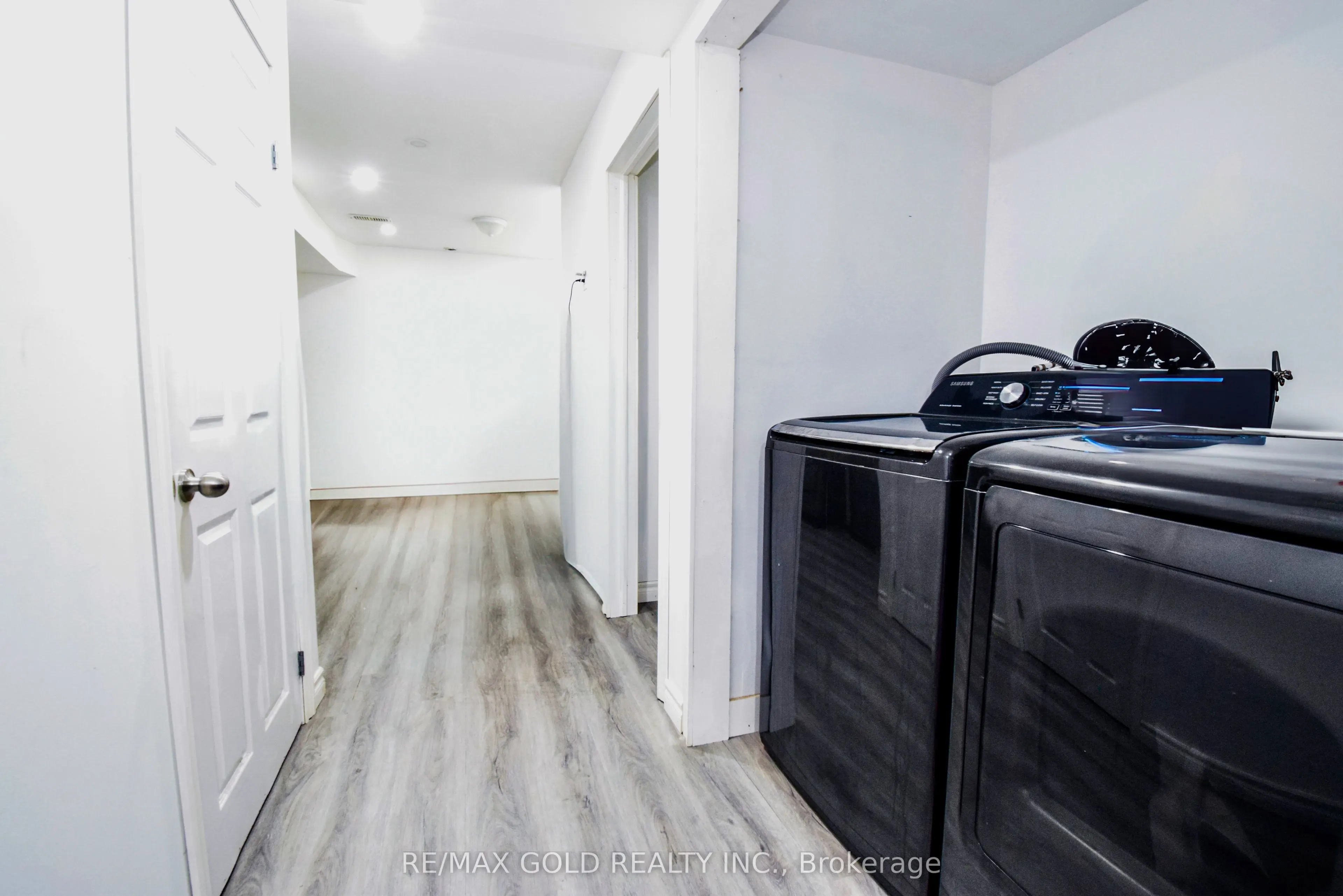 77 Tumblewood Place W
