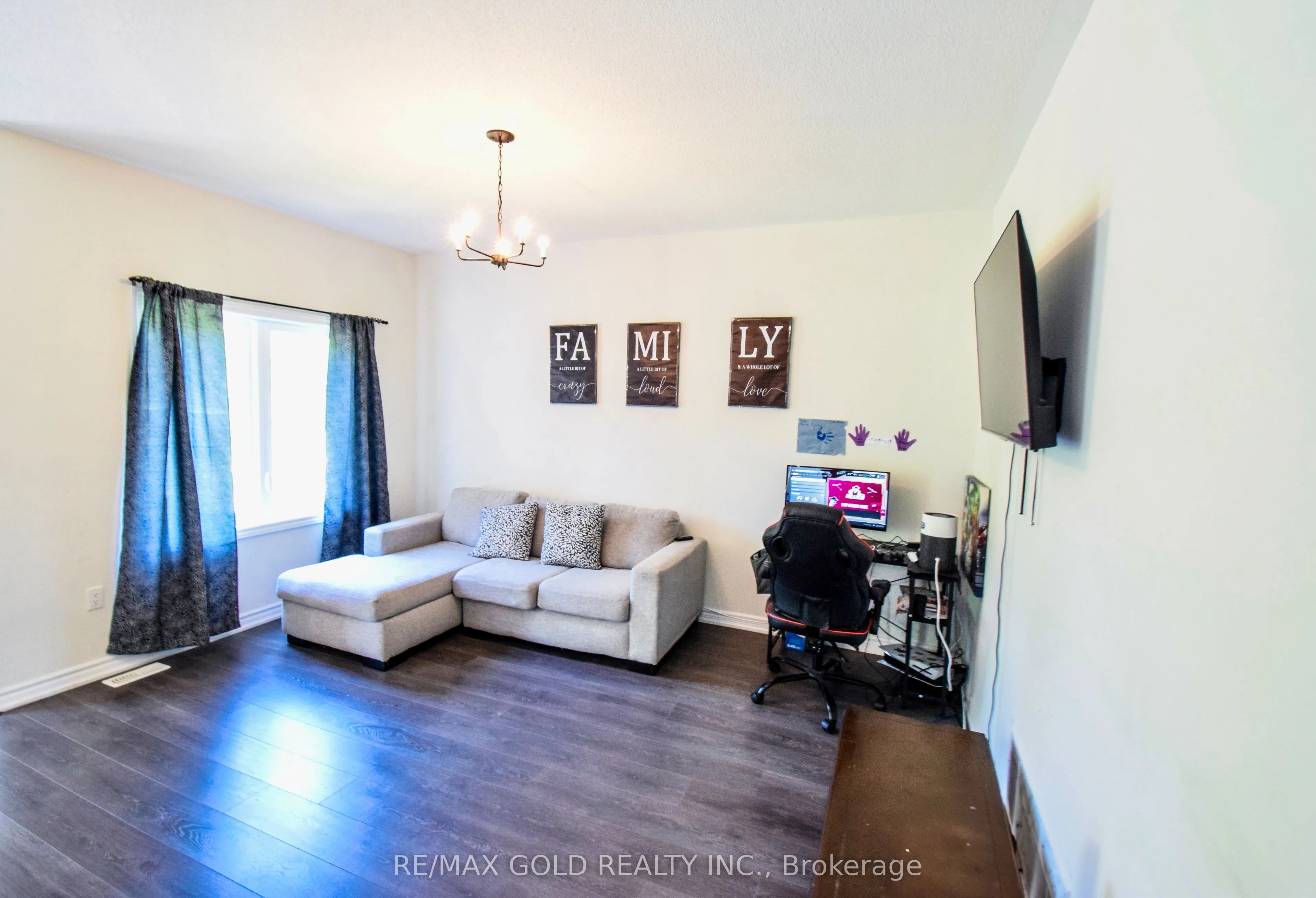 77 Tumblewood Place W