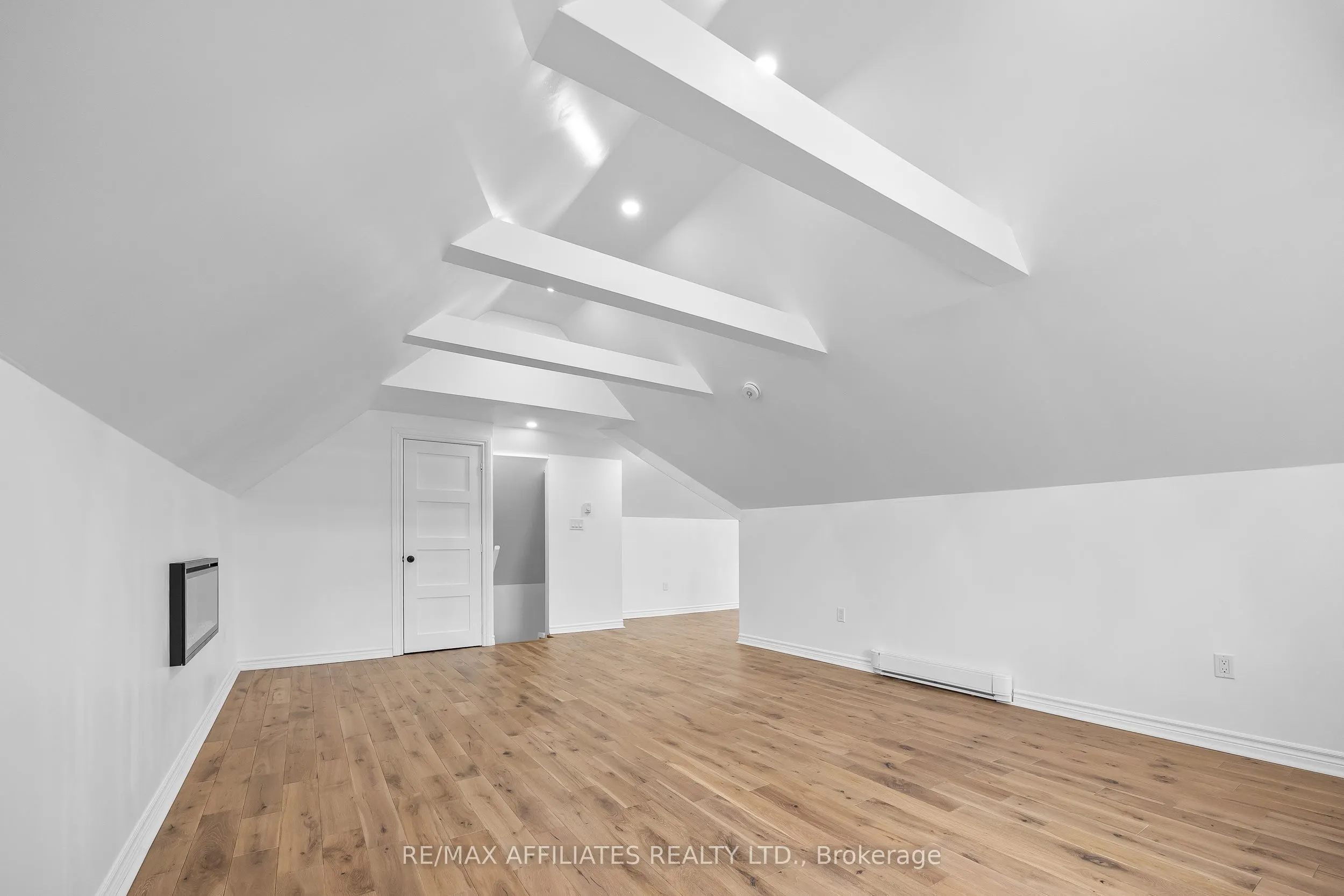 45 Drummond Street W
