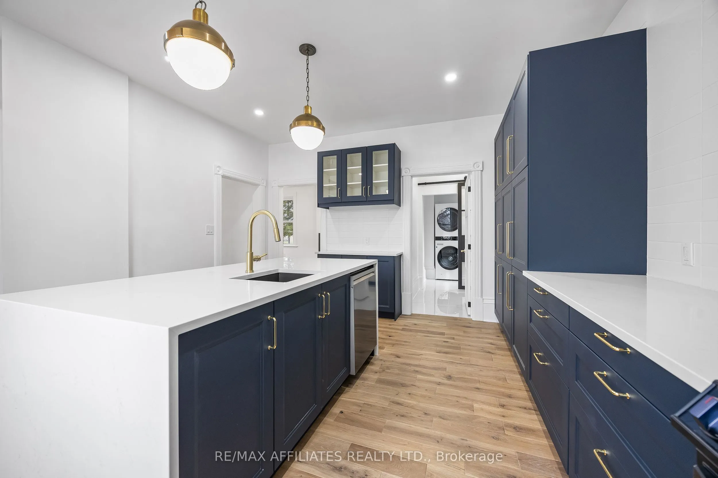 45 Drummond Street W