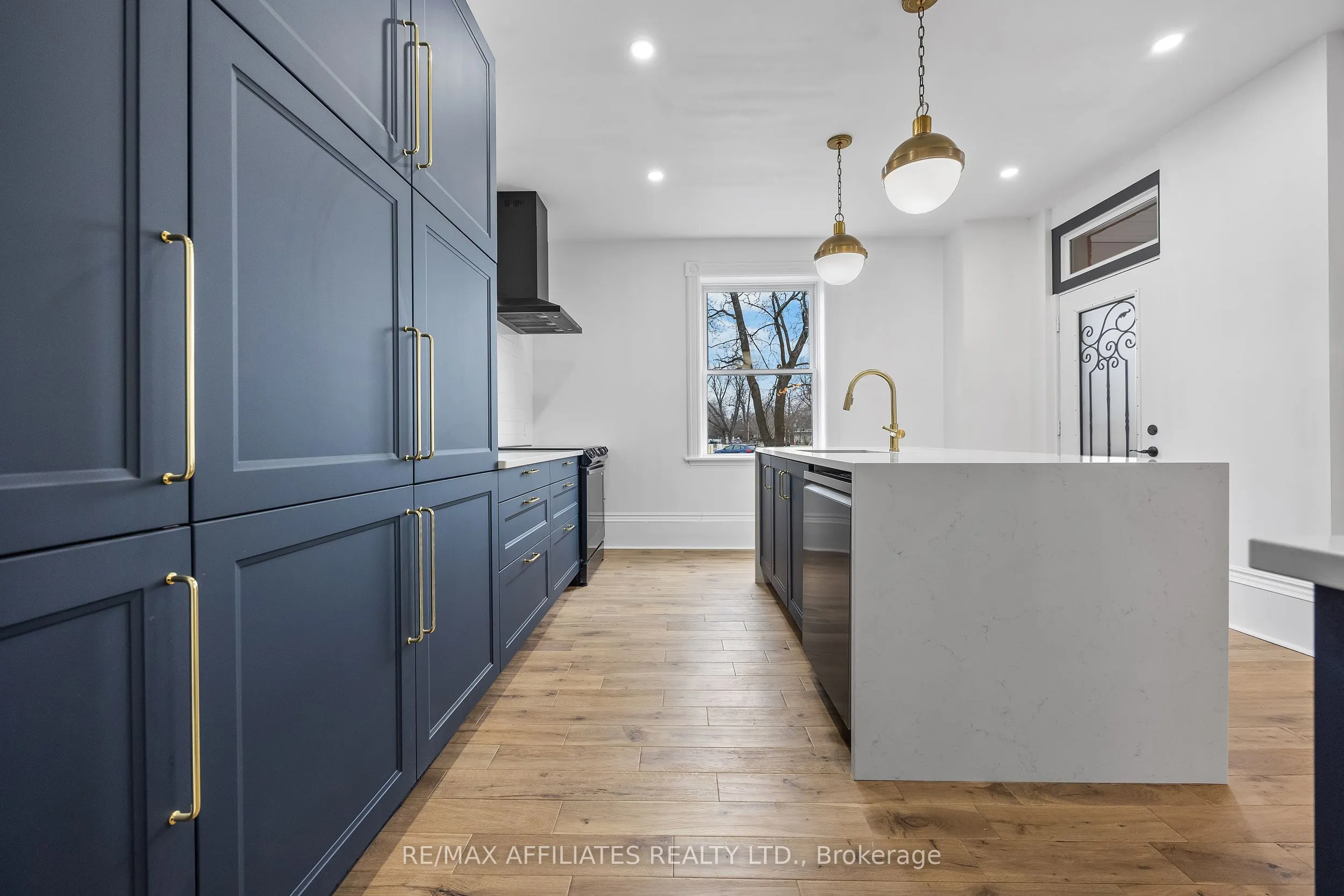 45 Drummond Street W