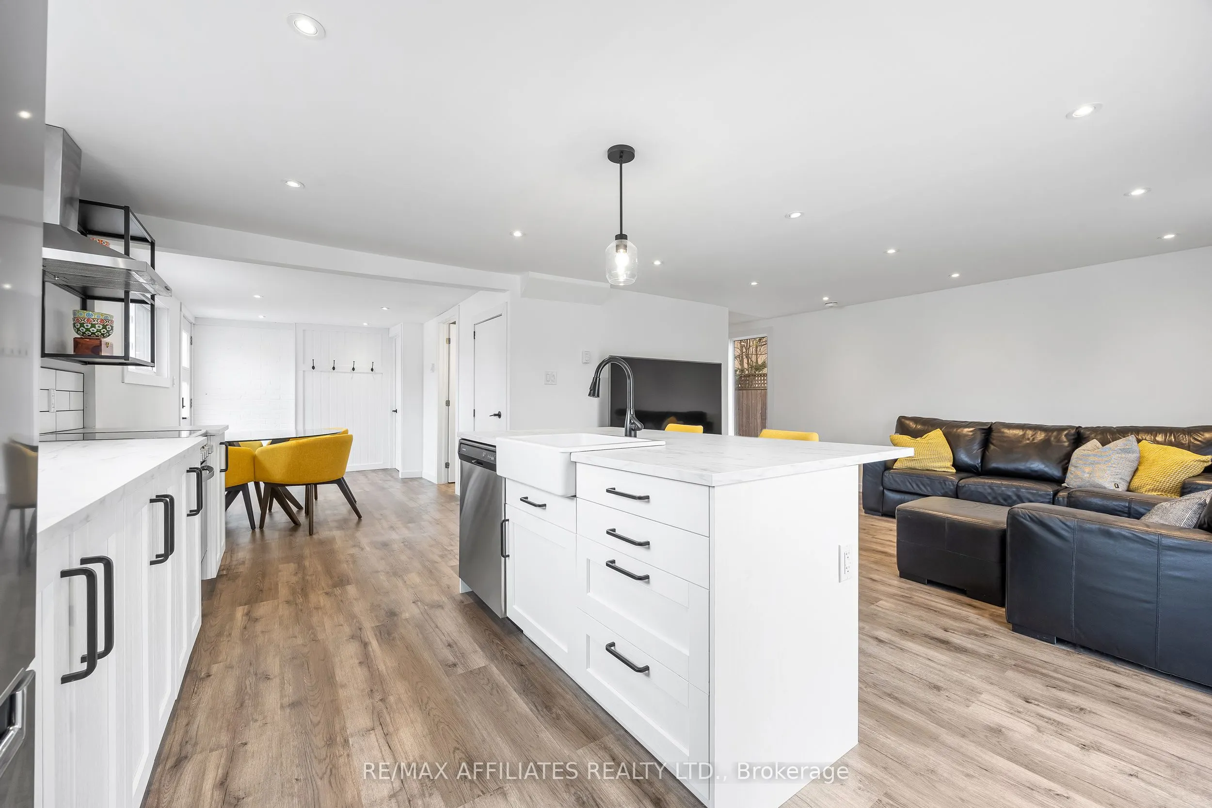 45 Drummond Street W