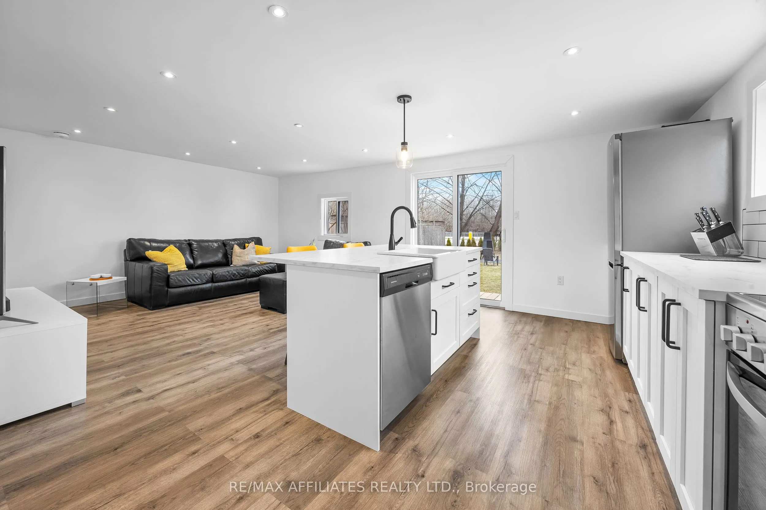 45 Drummond Street W