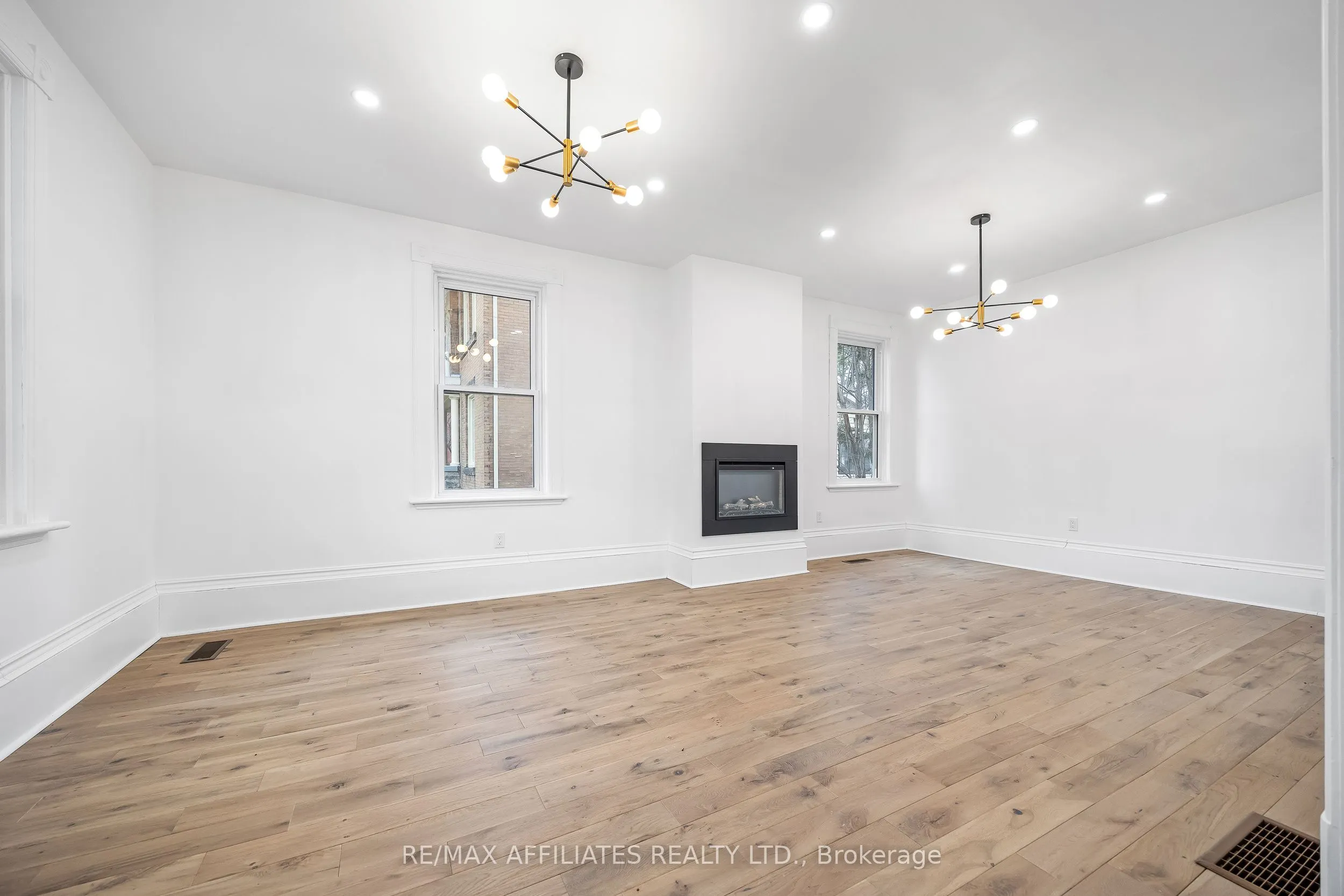 45 Drummond Street W