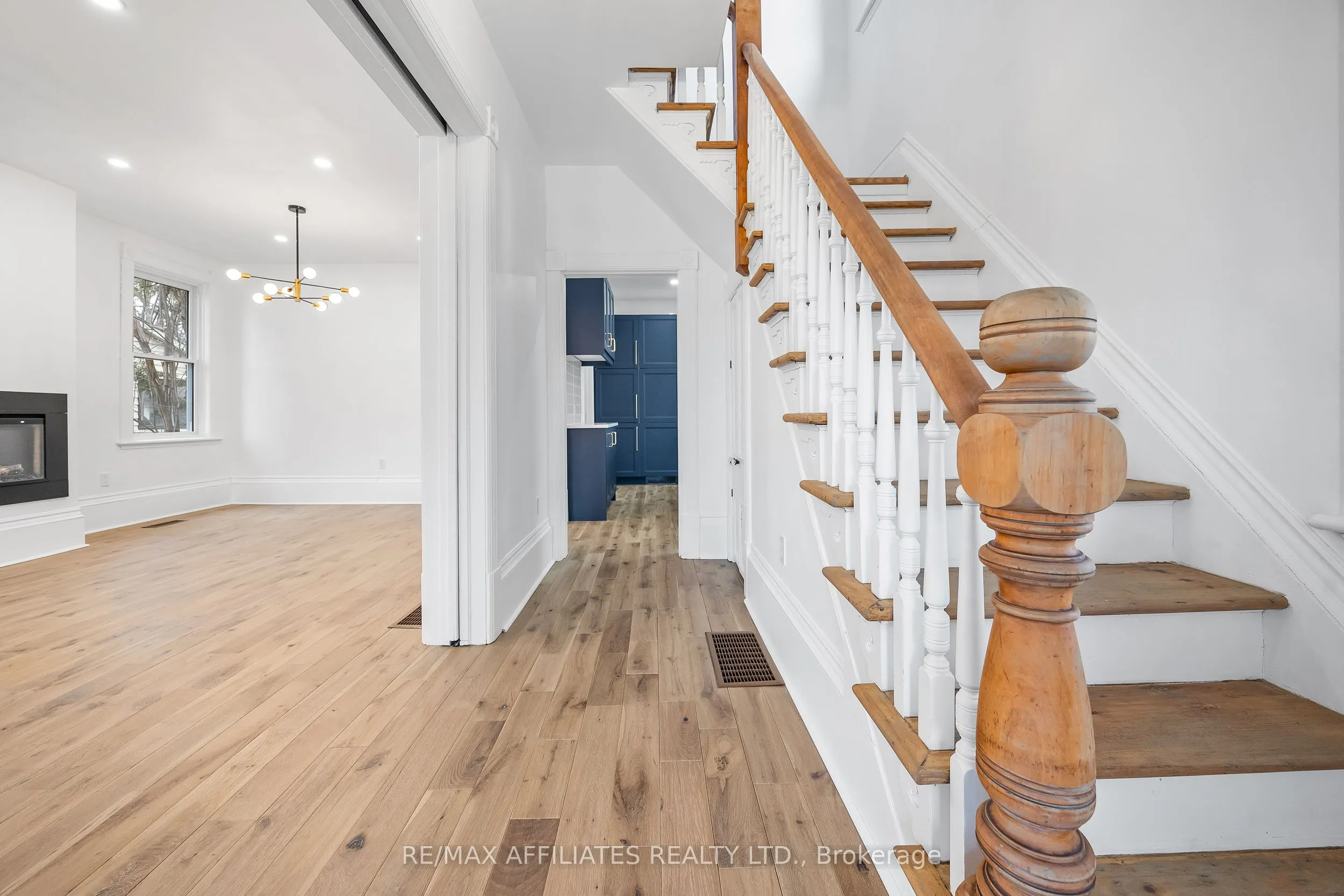 45 Drummond Street W