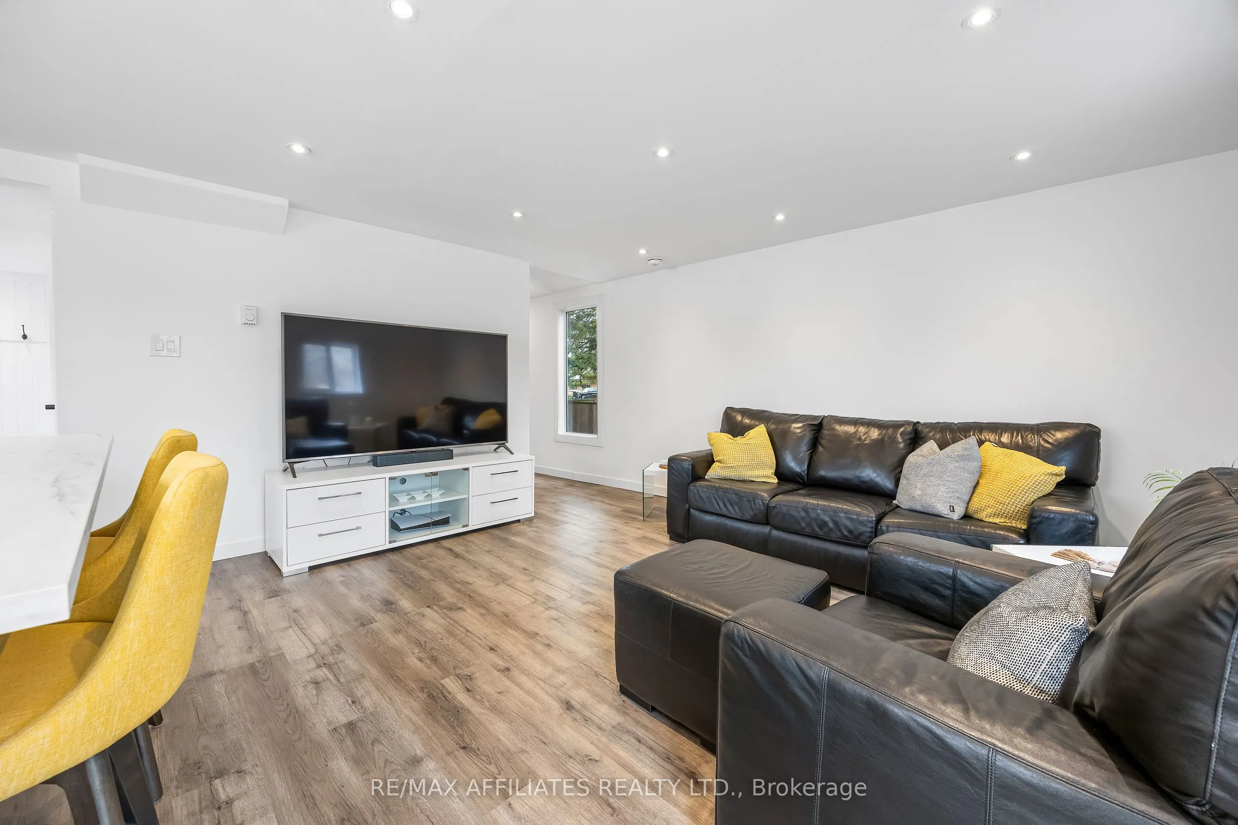 45 Drummond Street W
