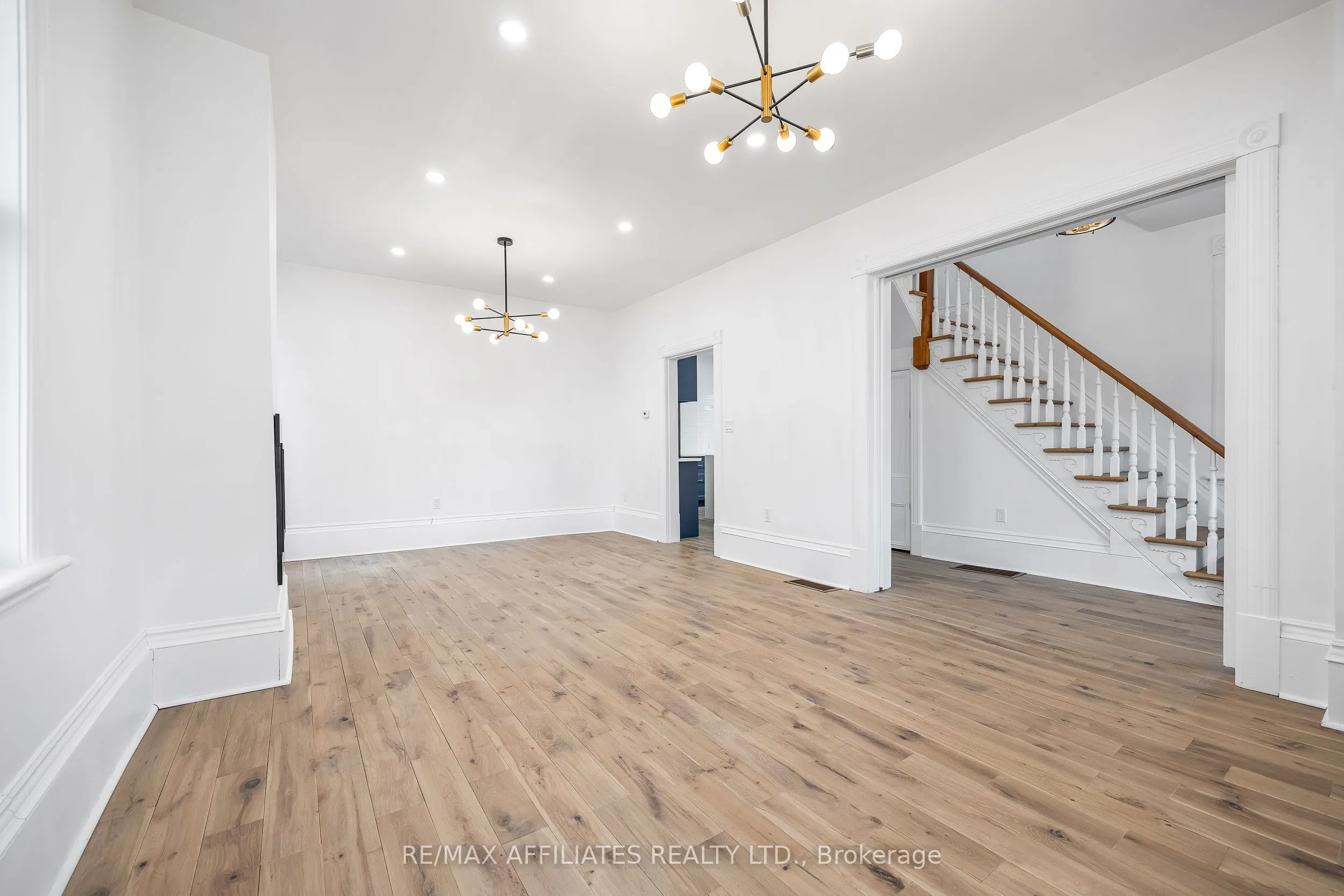 45 Drummond Street W