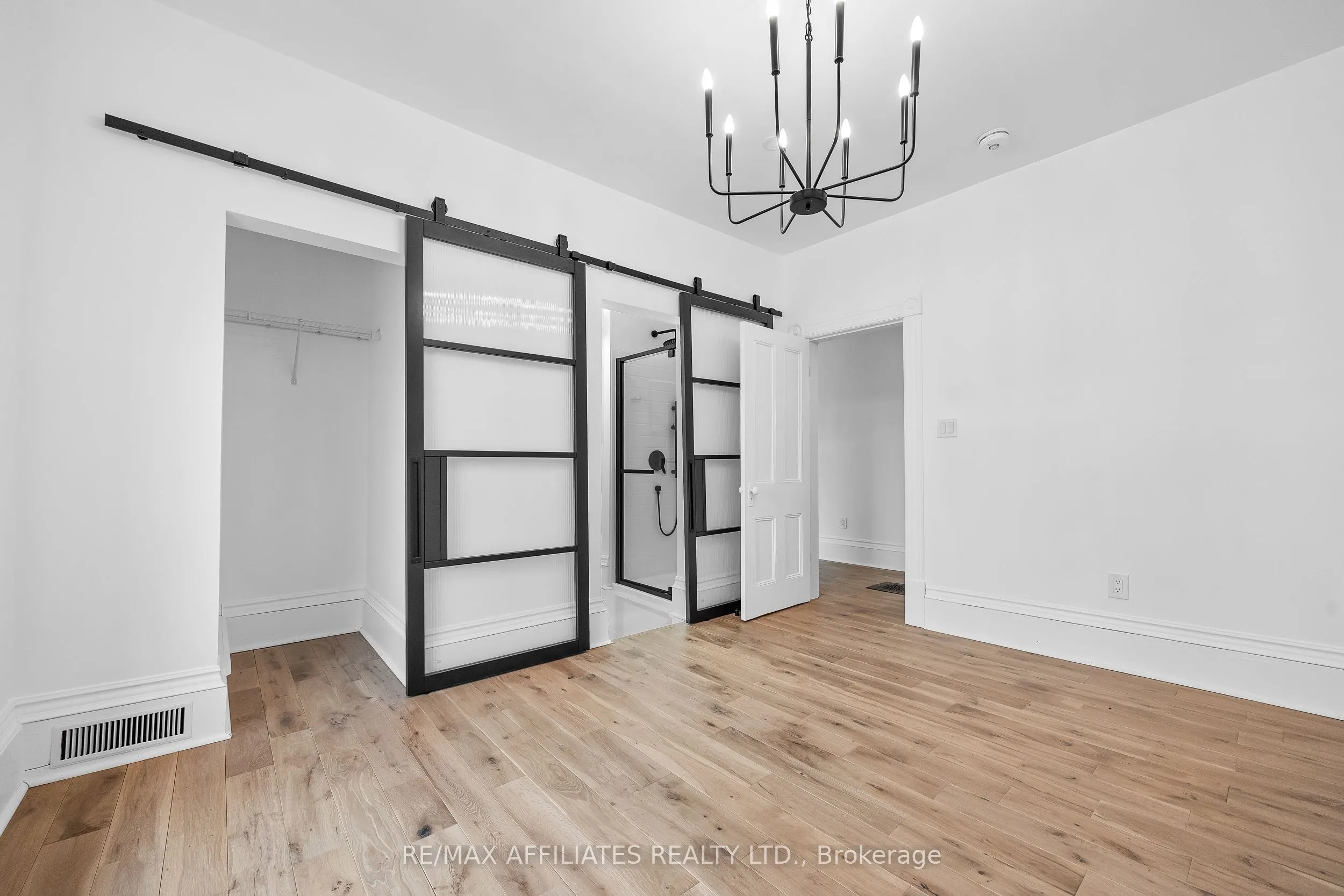 45 Drummond Street W