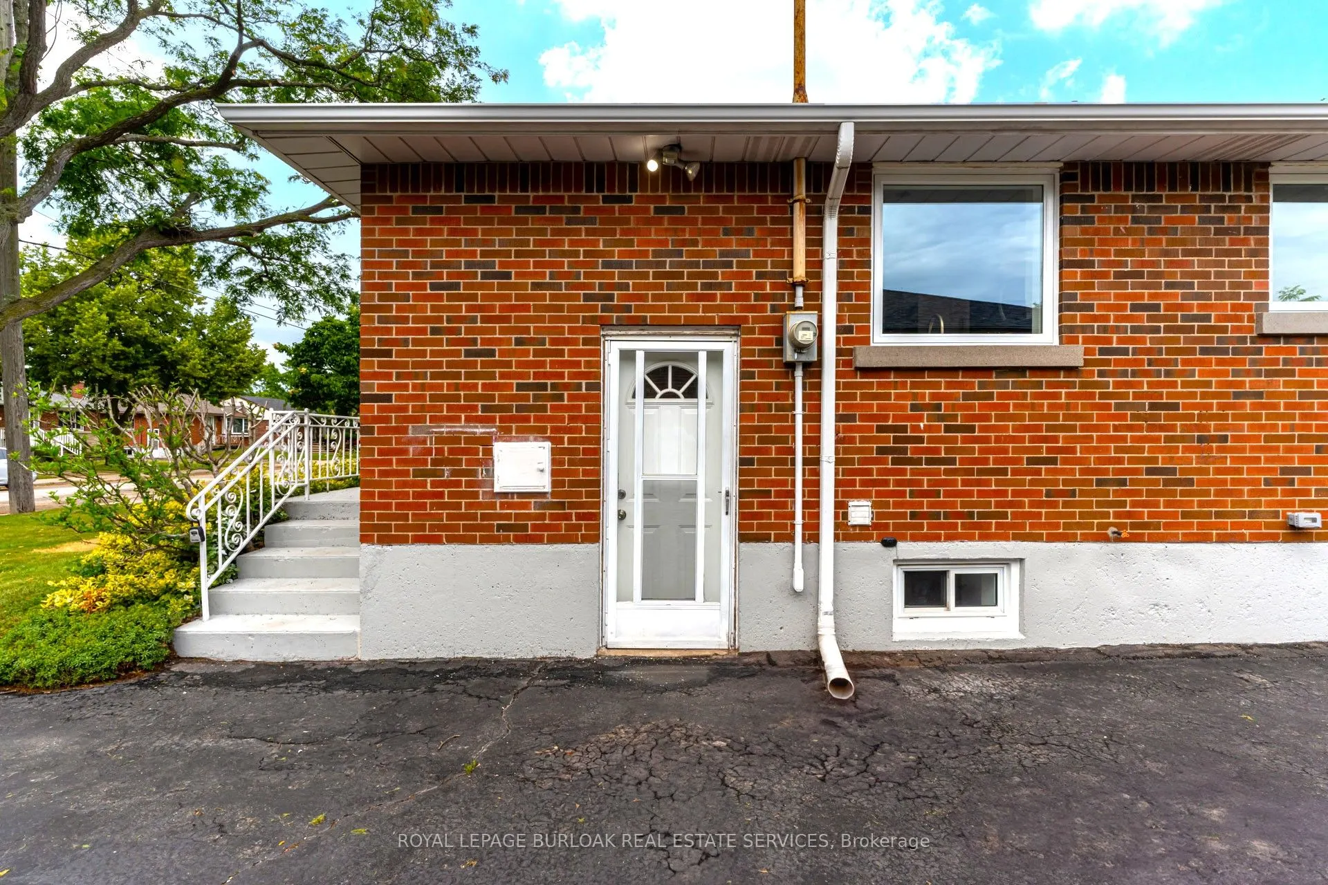 63 Fernwood Crescent