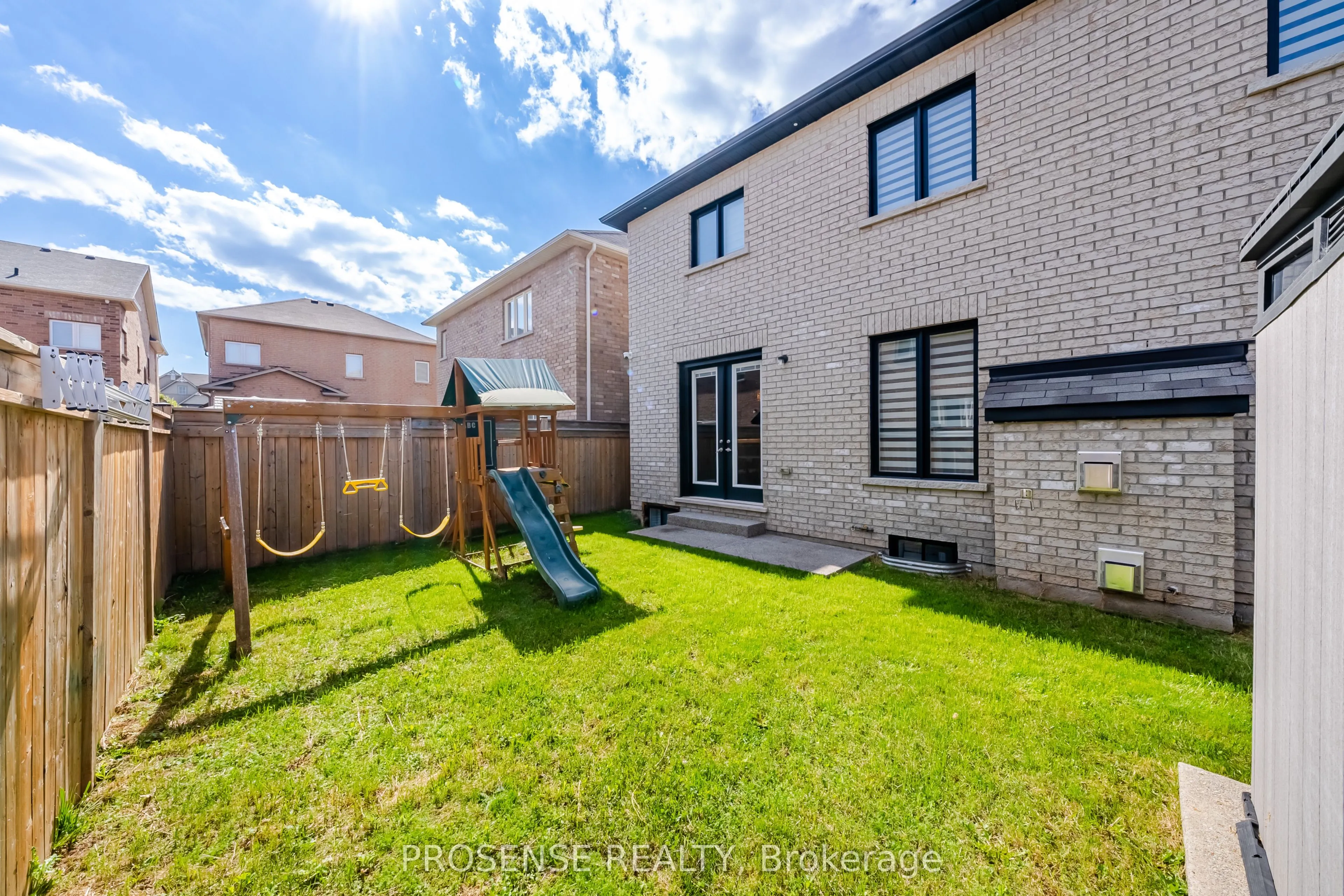 8 Macbean Crescent