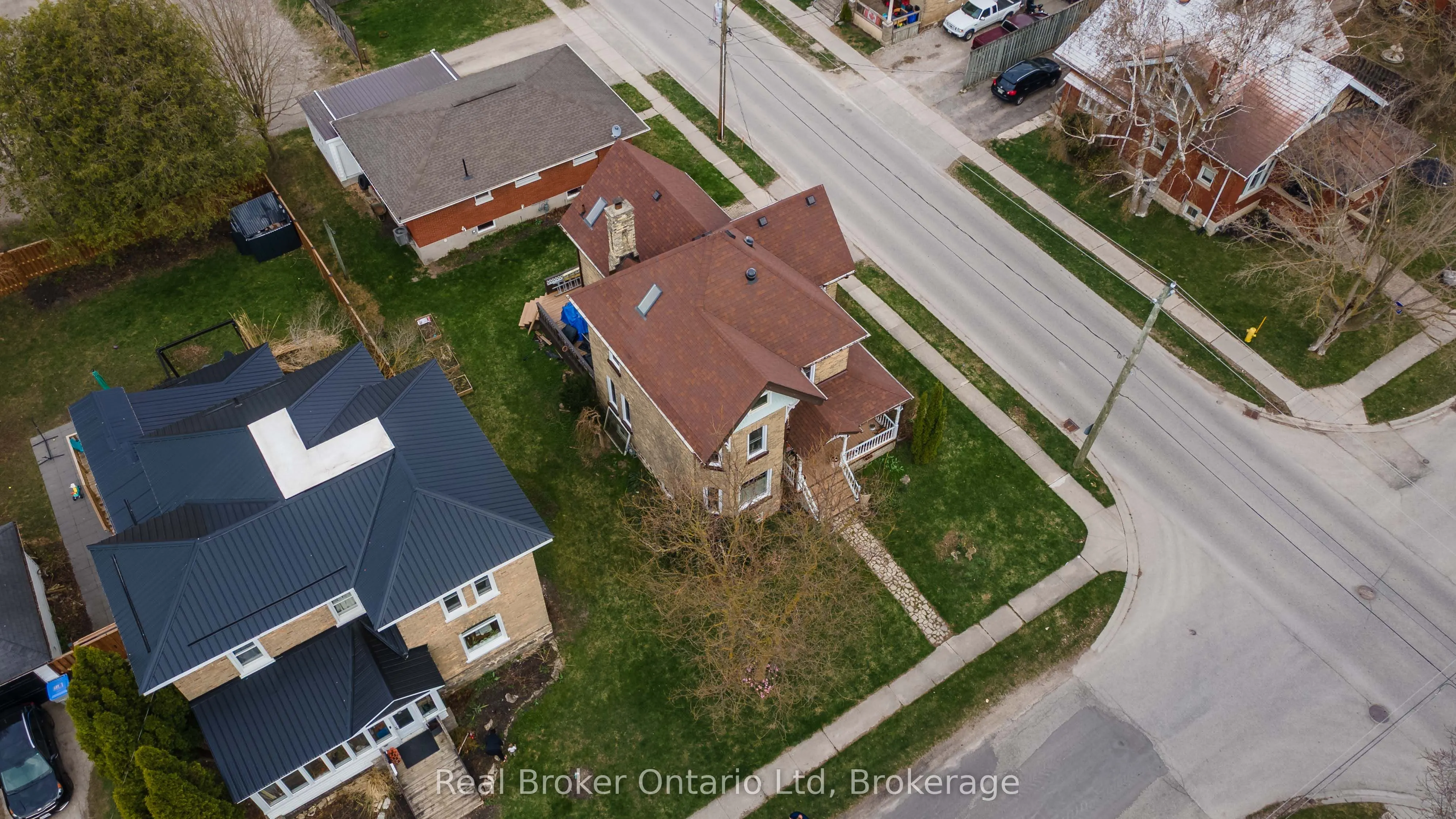295 Livingstone Avenue N