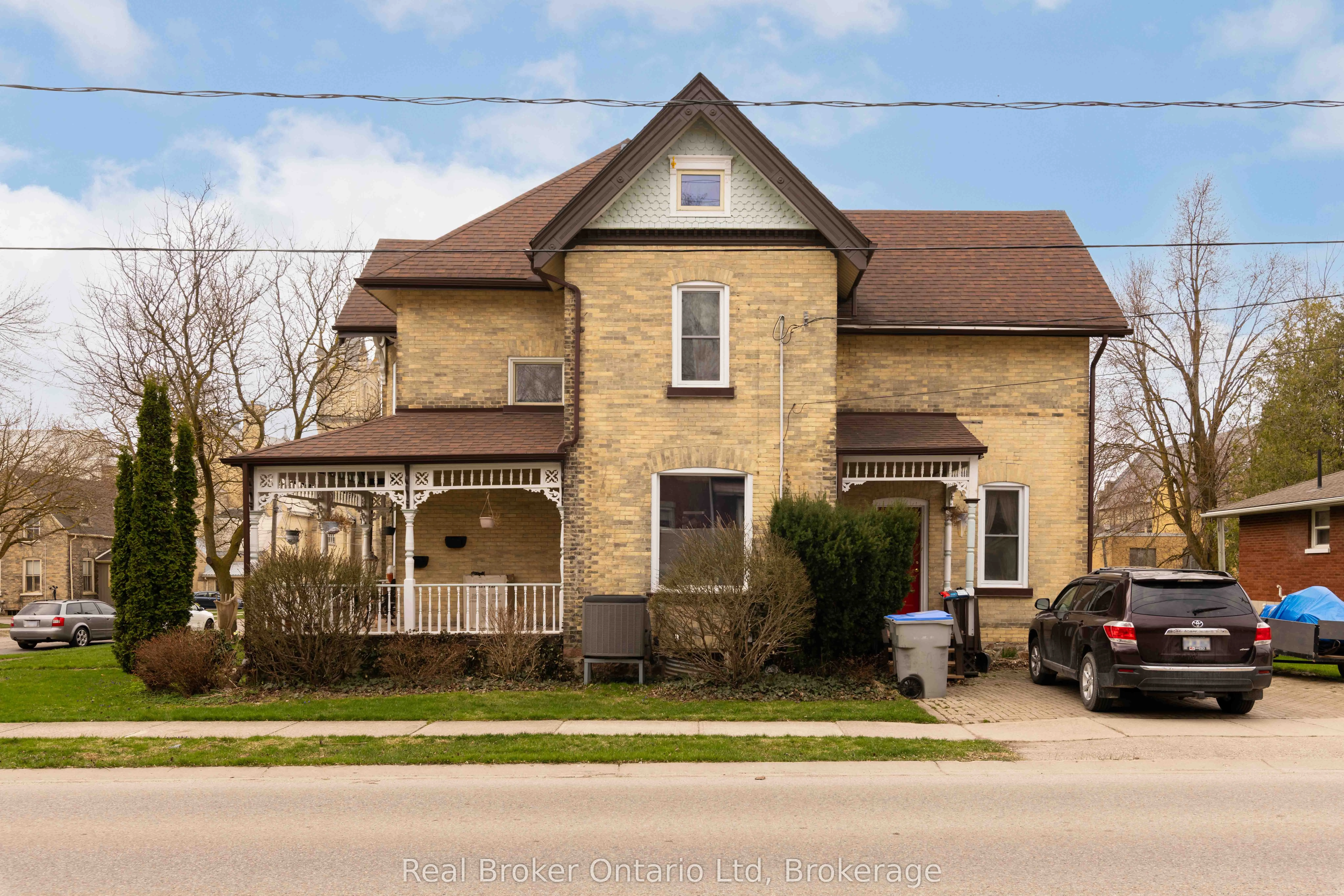 295 Livingstone Avenue N