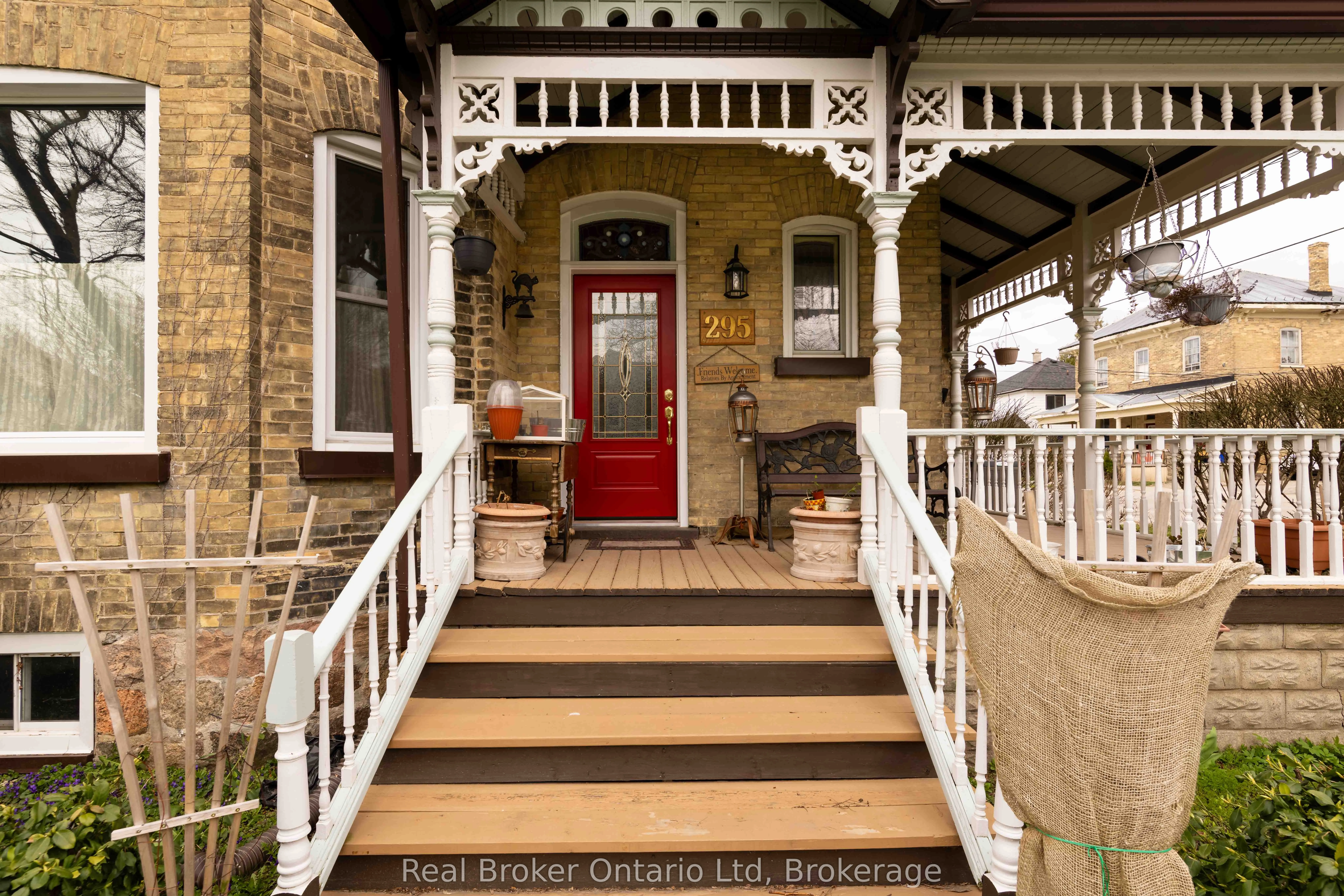 295 Livingstone Avenue N