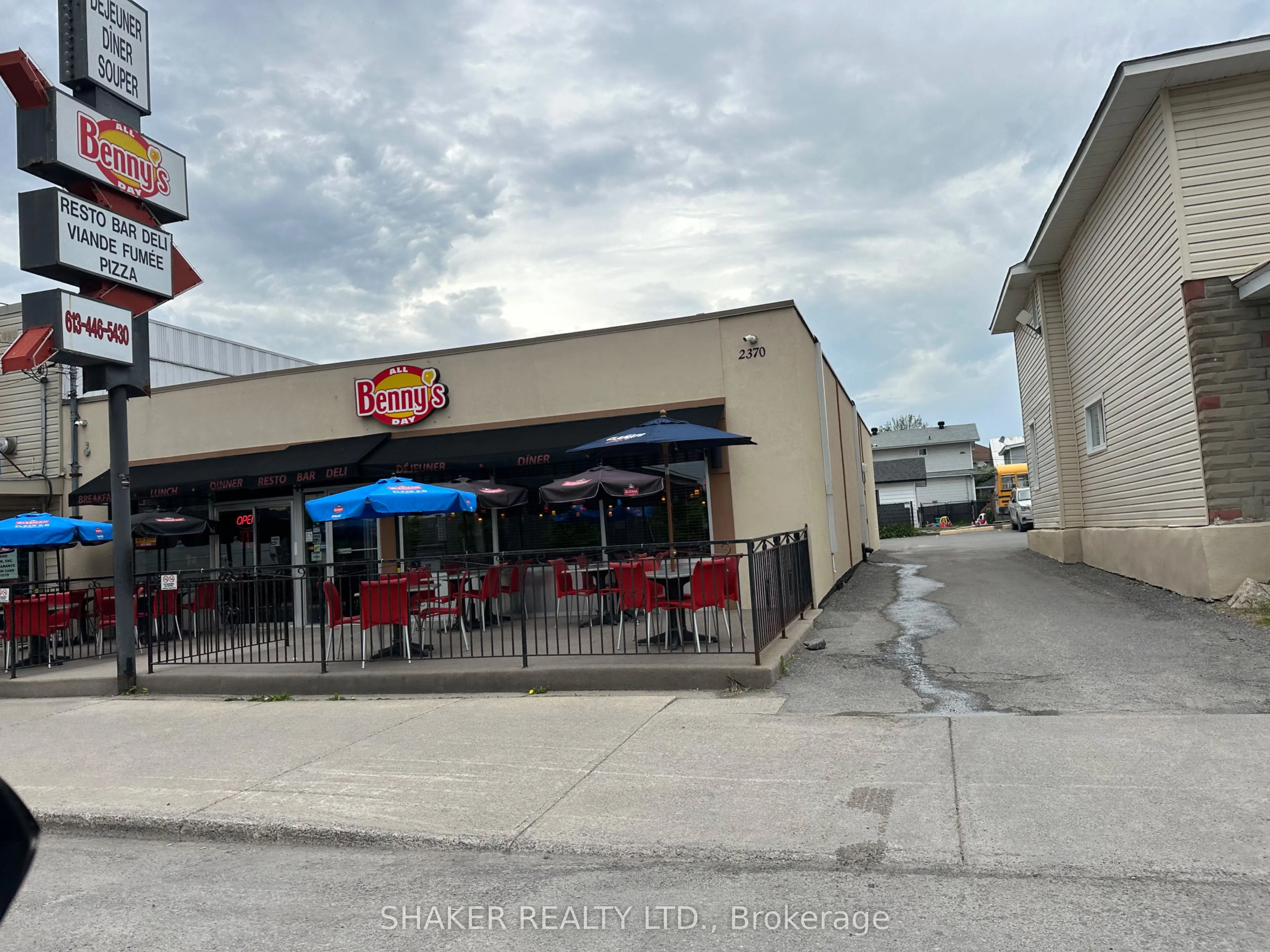 2370 Laurier Street