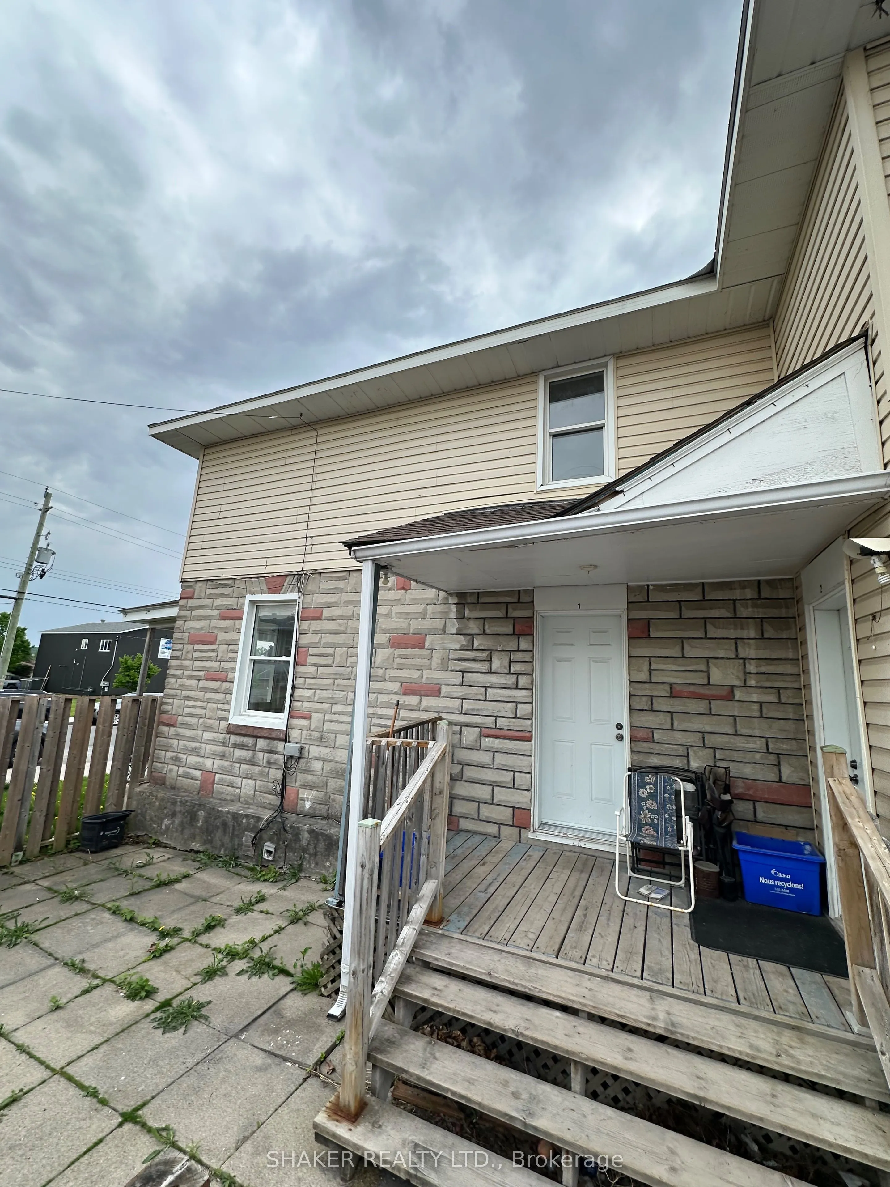 2370 Laurier Street