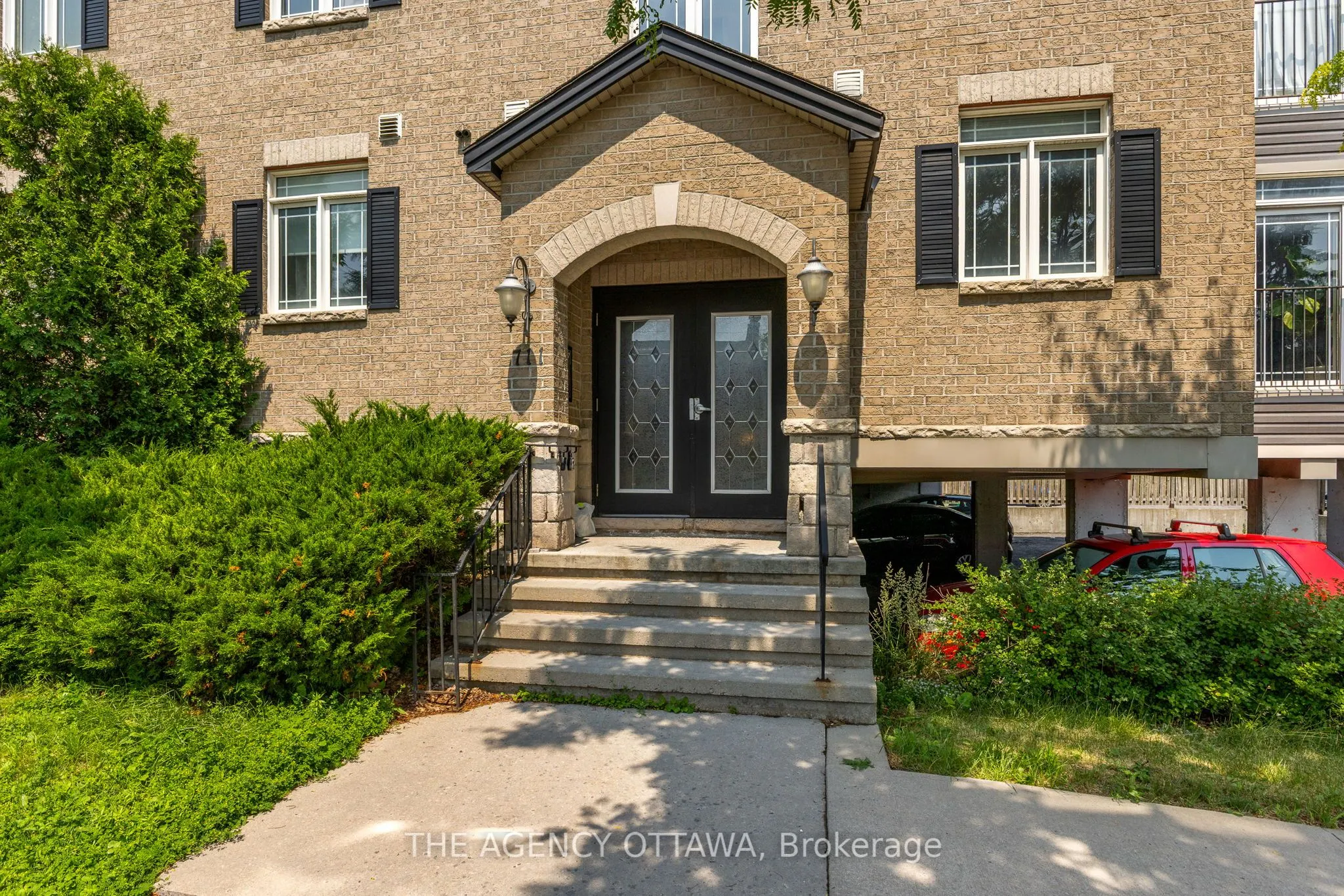 711 CHURCHILL Avenue N #203