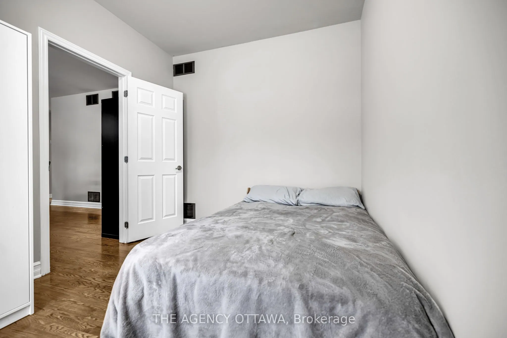 711 CHURCHILL Avenue N #203