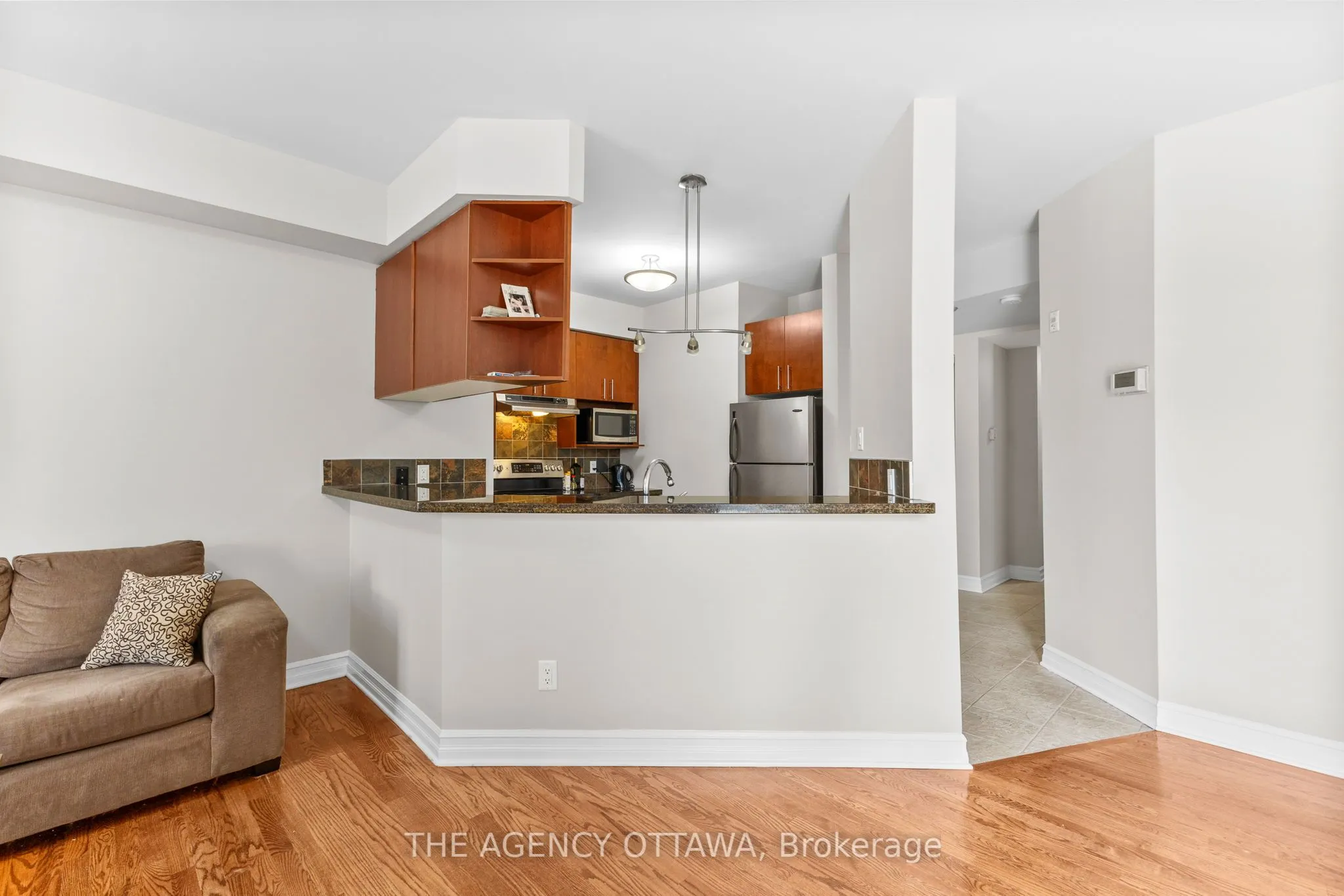 711 CHURCHILL Avenue N #203