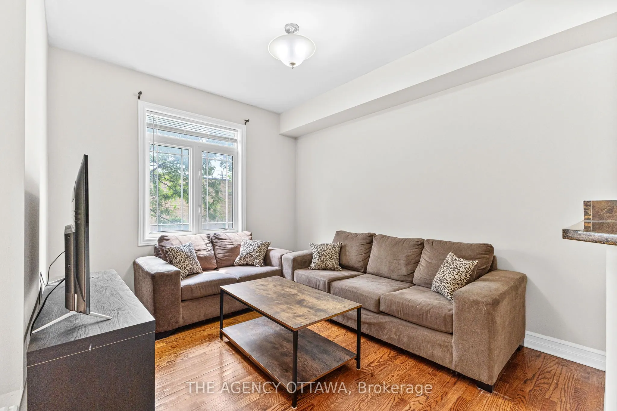 711 CHURCHILL Avenue N #203