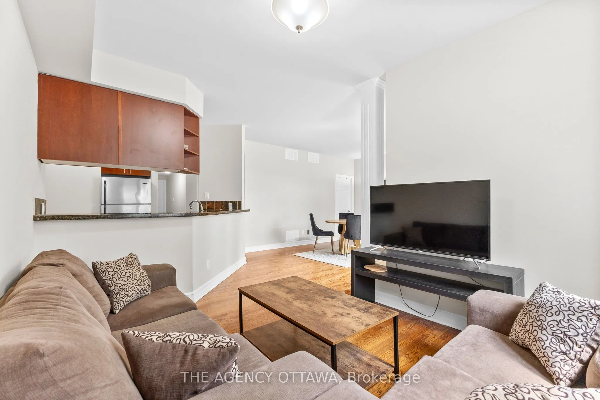 711 CHURCHILL Avenue N #203