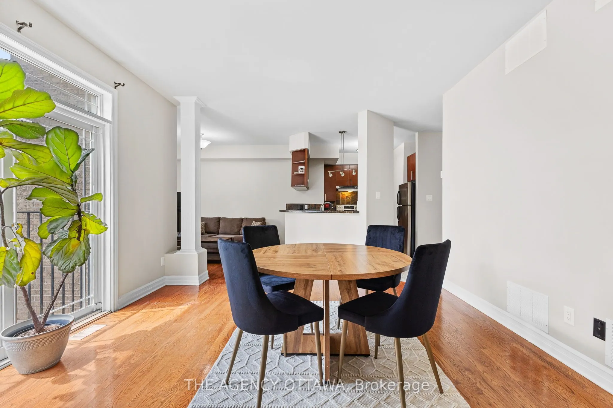 711 CHURCHILL Avenue N #203