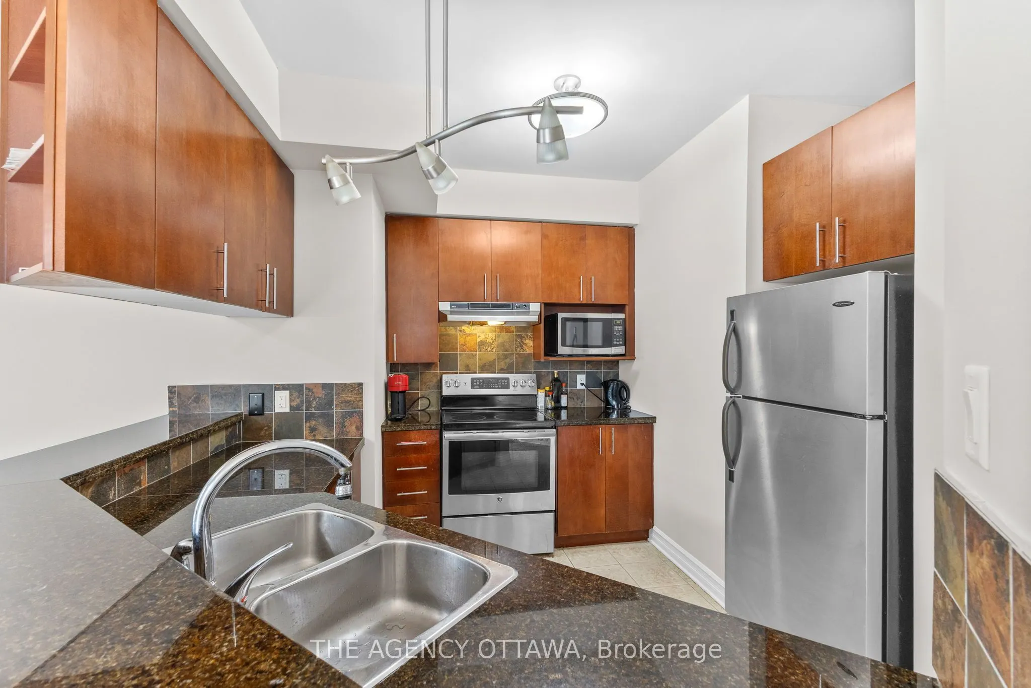 711 CHURCHILL Avenue N #203
