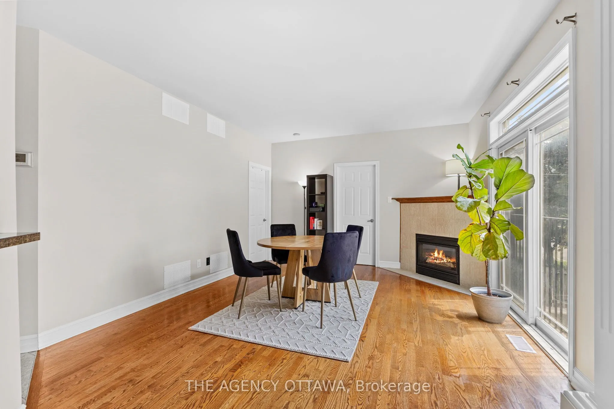 711 CHURCHILL Avenue N #203