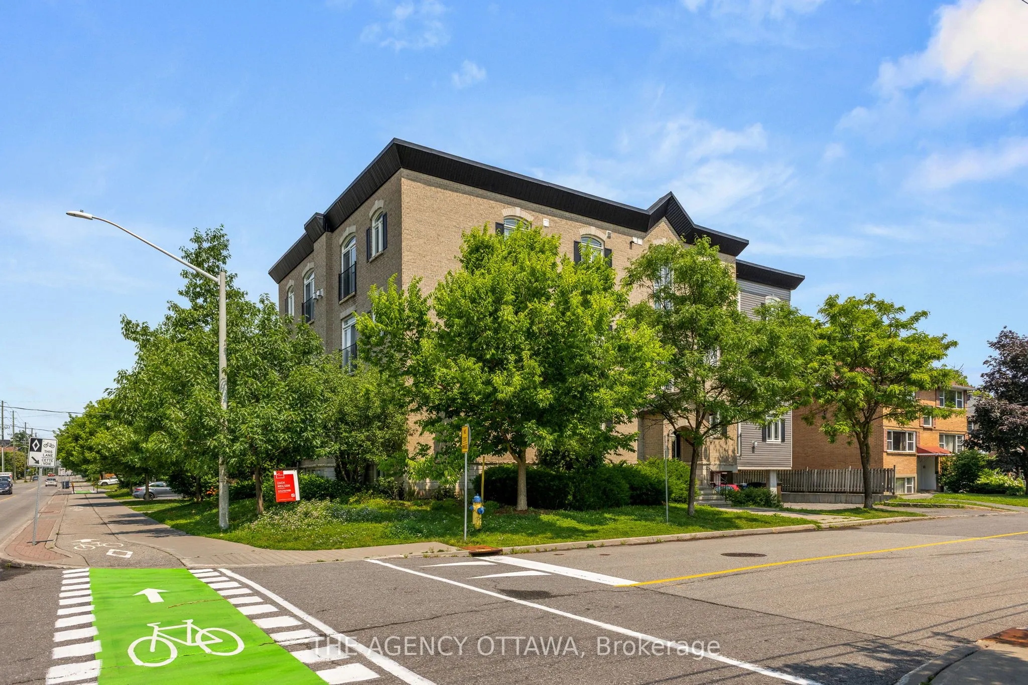 711 CHURCHILL Avenue N #203