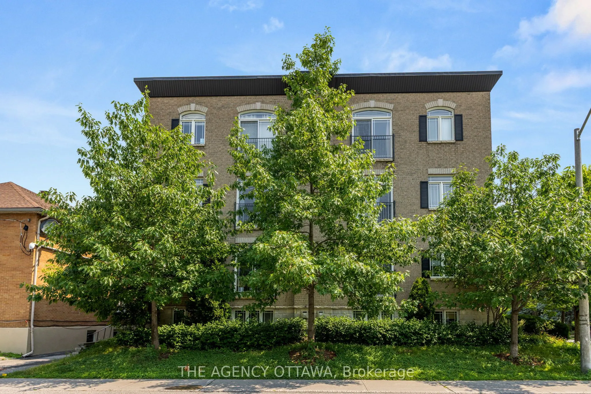711 CHURCHILL Avenue N #203