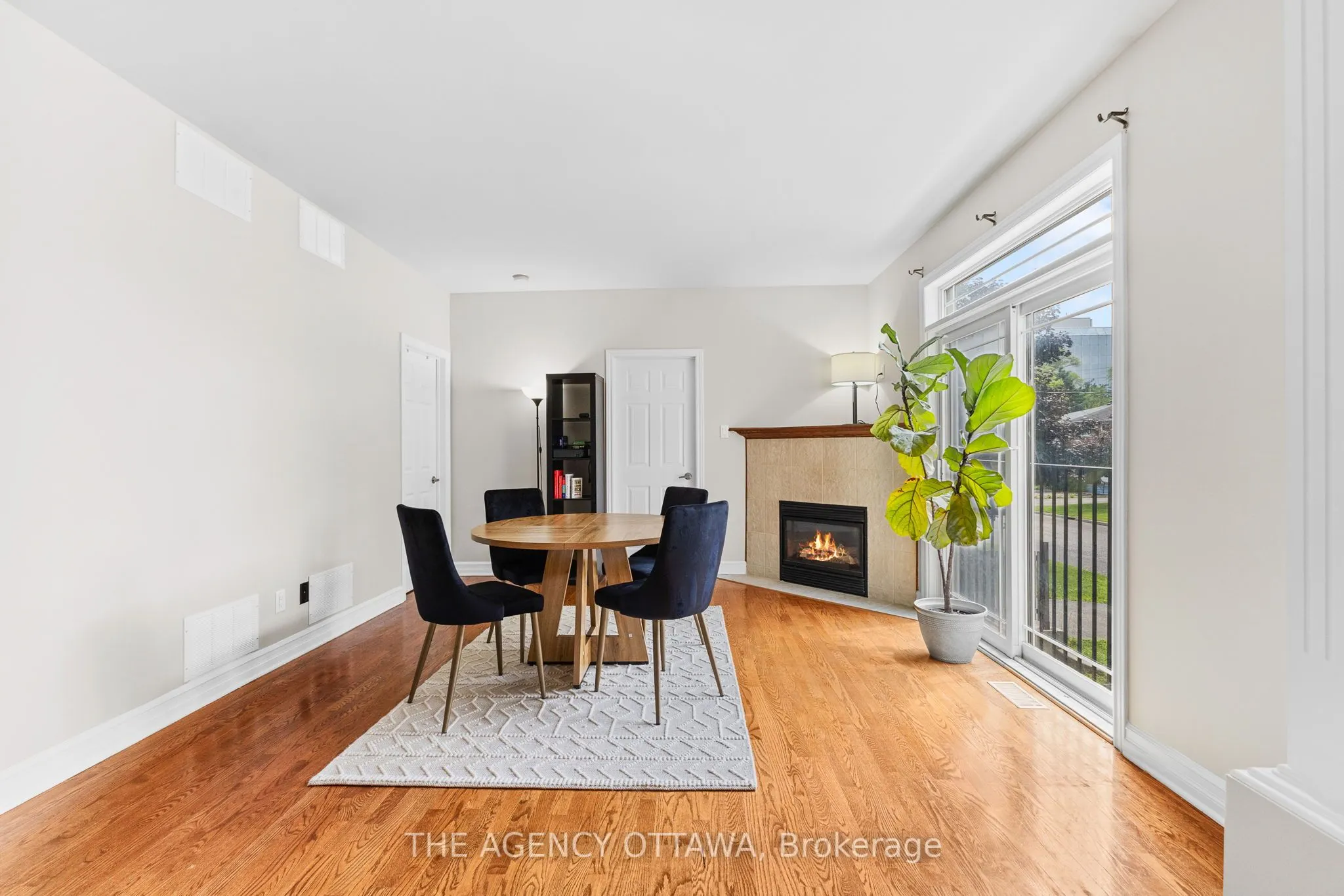 711 CHURCHILL Avenue N #203