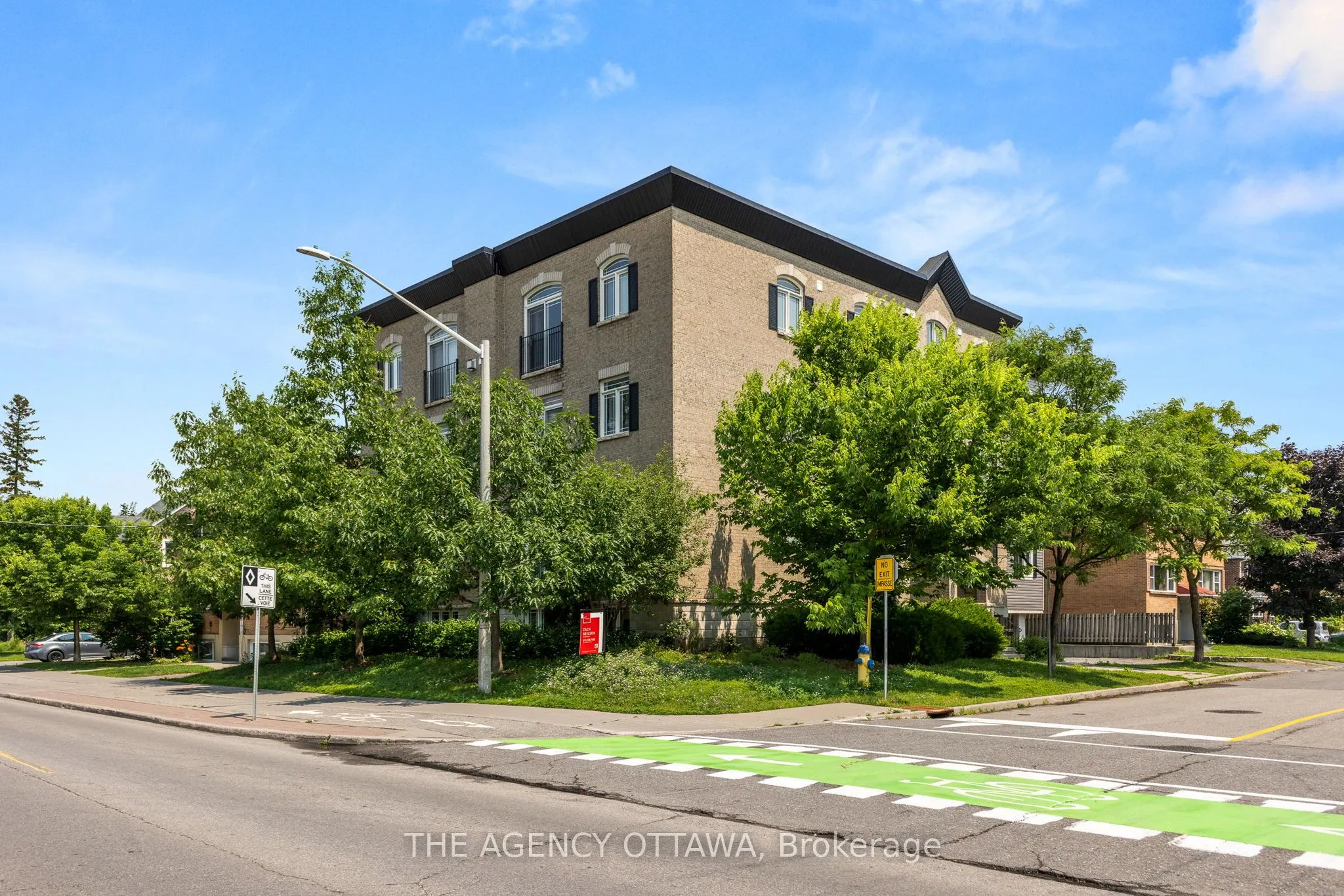 711 CHURCHILL Avenue N #203