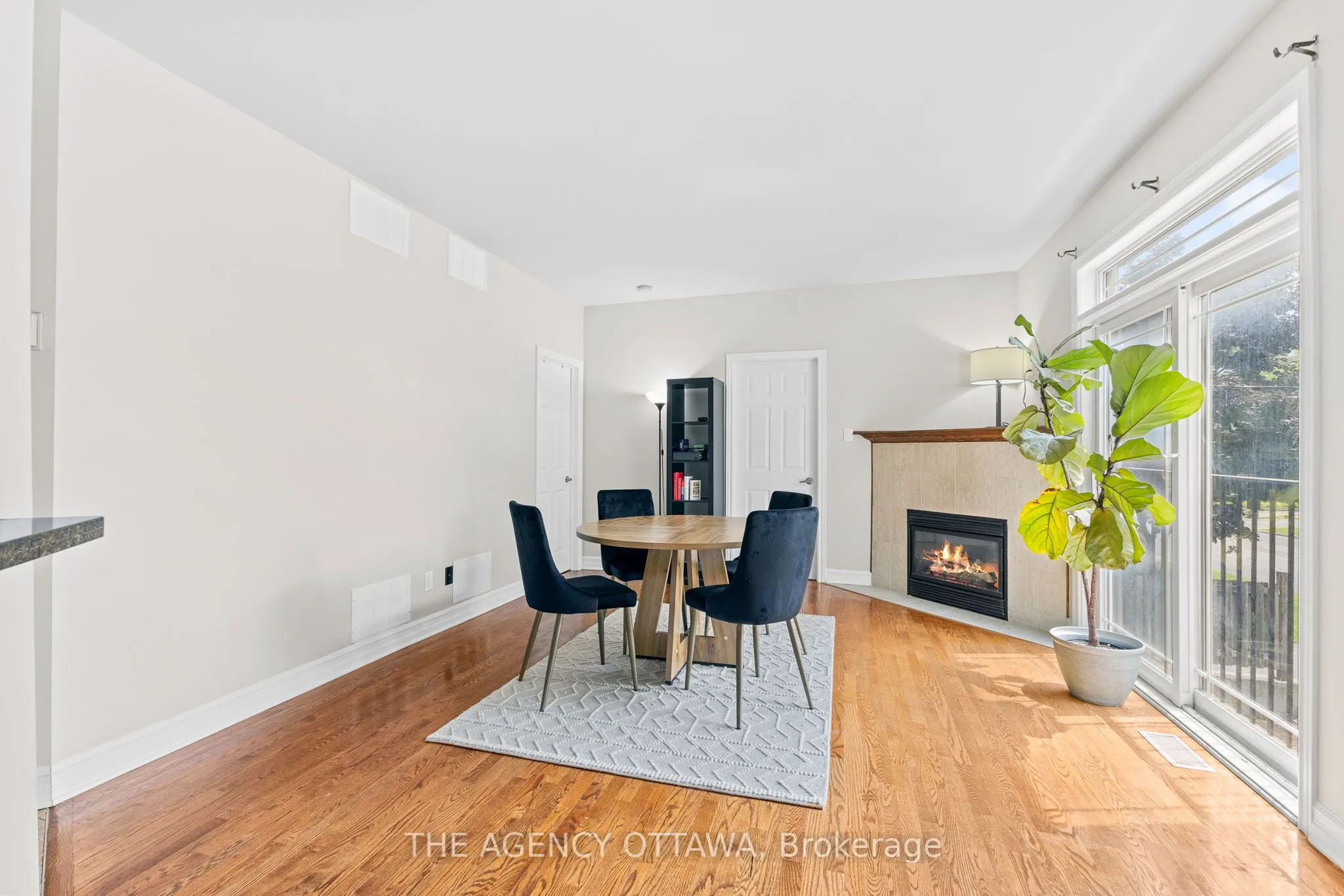 711 CHURCHILL Avenue N #203