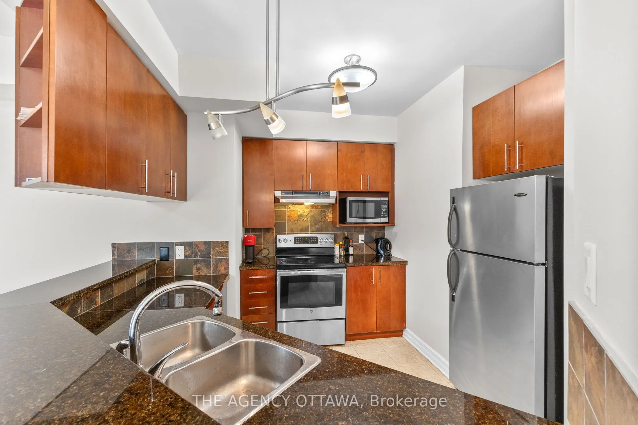 711 CHURCHILL Avenue N #203