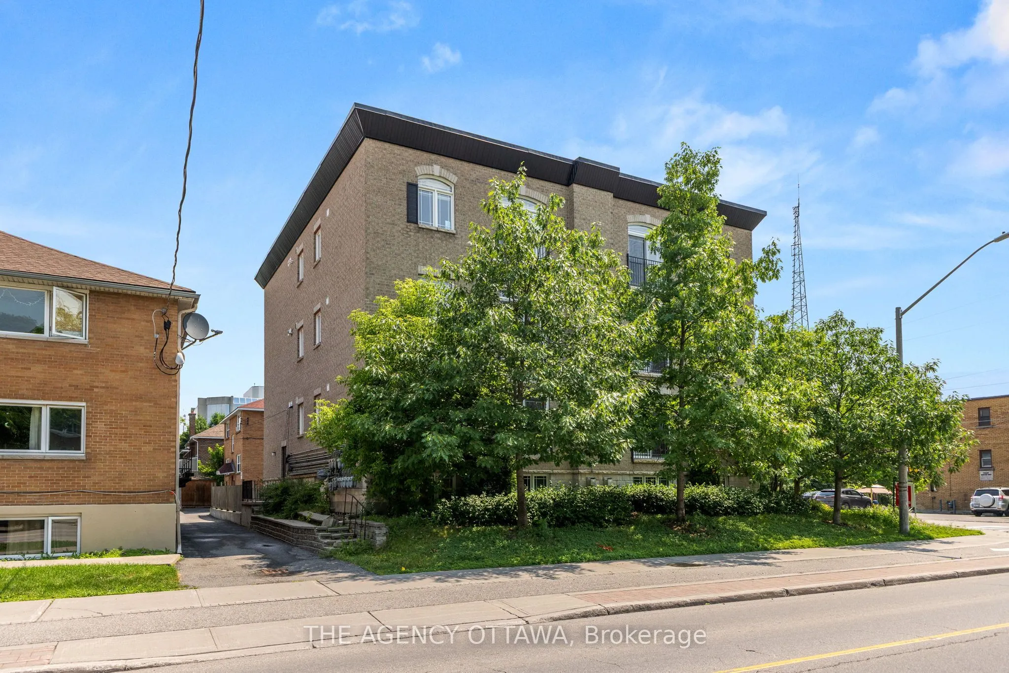 711 CHURCHILL Avenue N #203