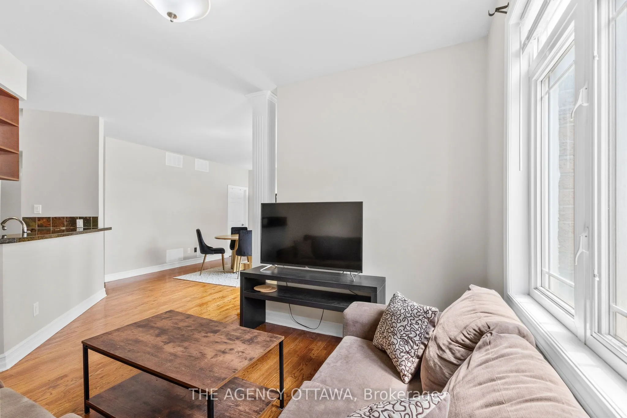 711 CHURCHILL Avenue N #203