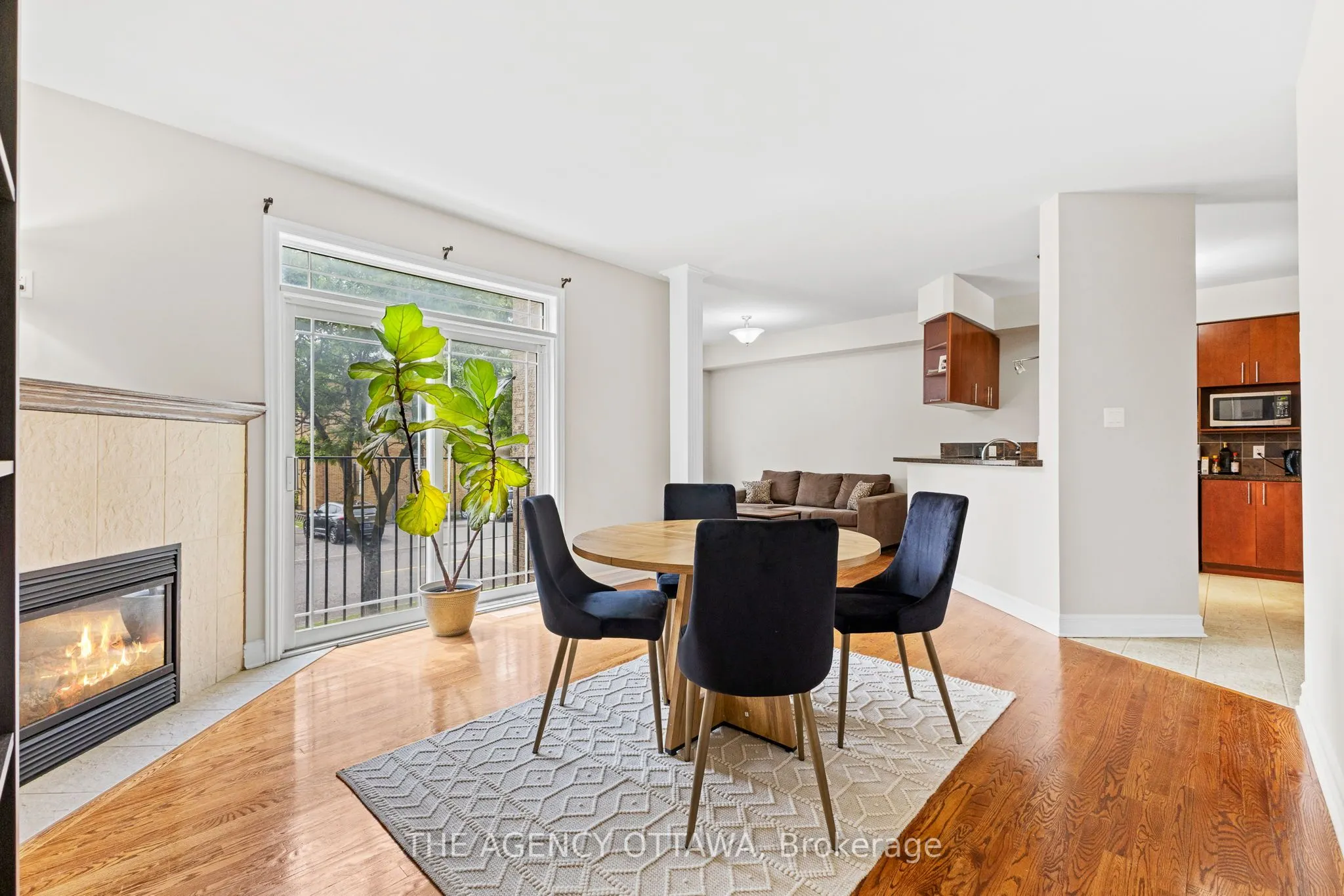 711 CHURCHILL Avenue N #203