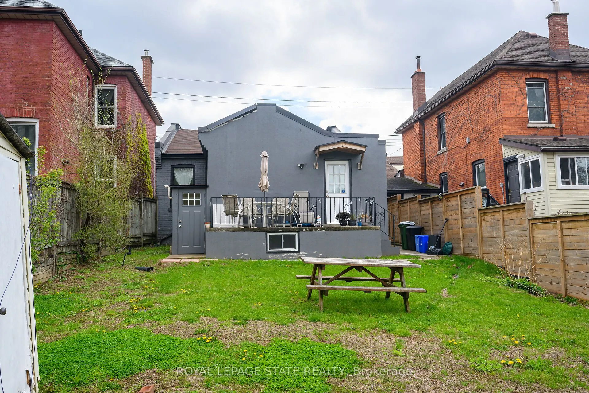 129 Dundurn Street N