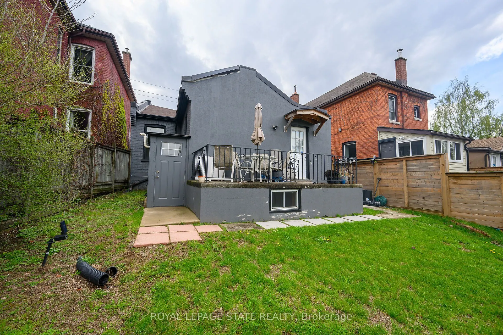 129 Dundurn Street N