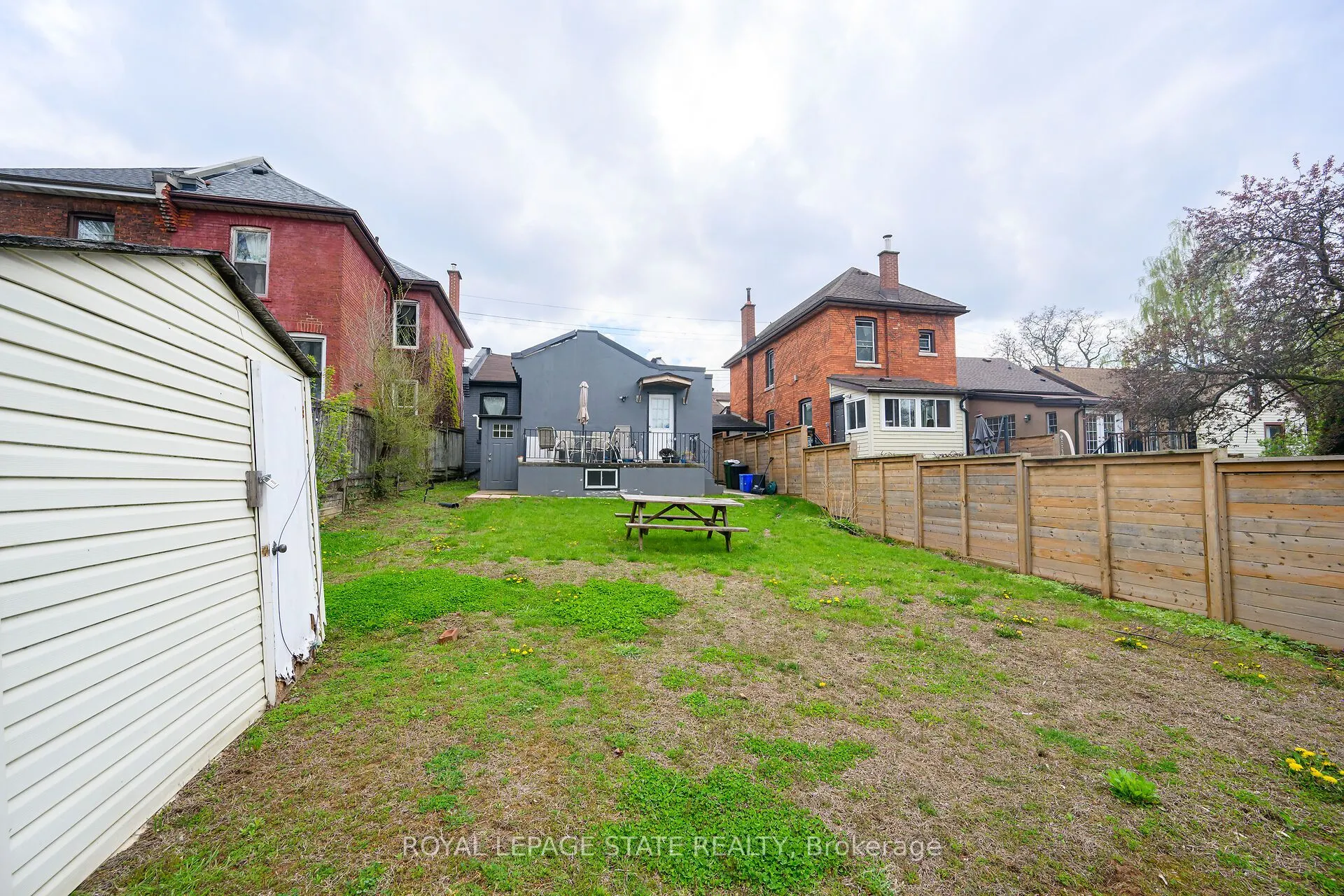 129 Dundurn Street N
