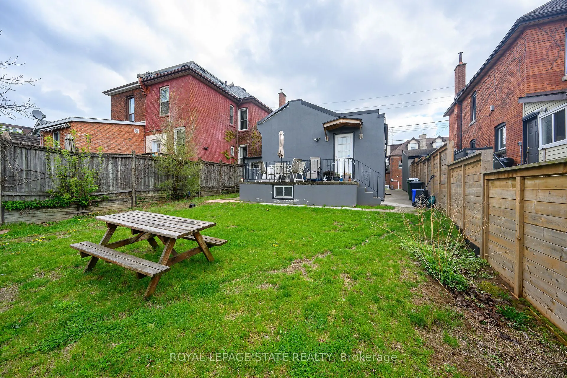 129 Dundurn Street N