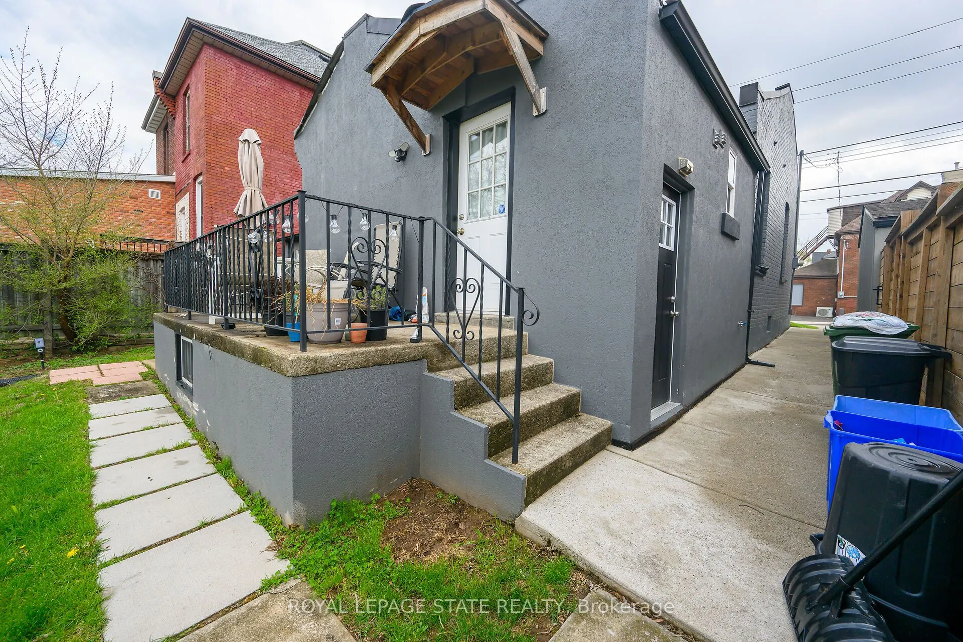 129 Dundurn Street N