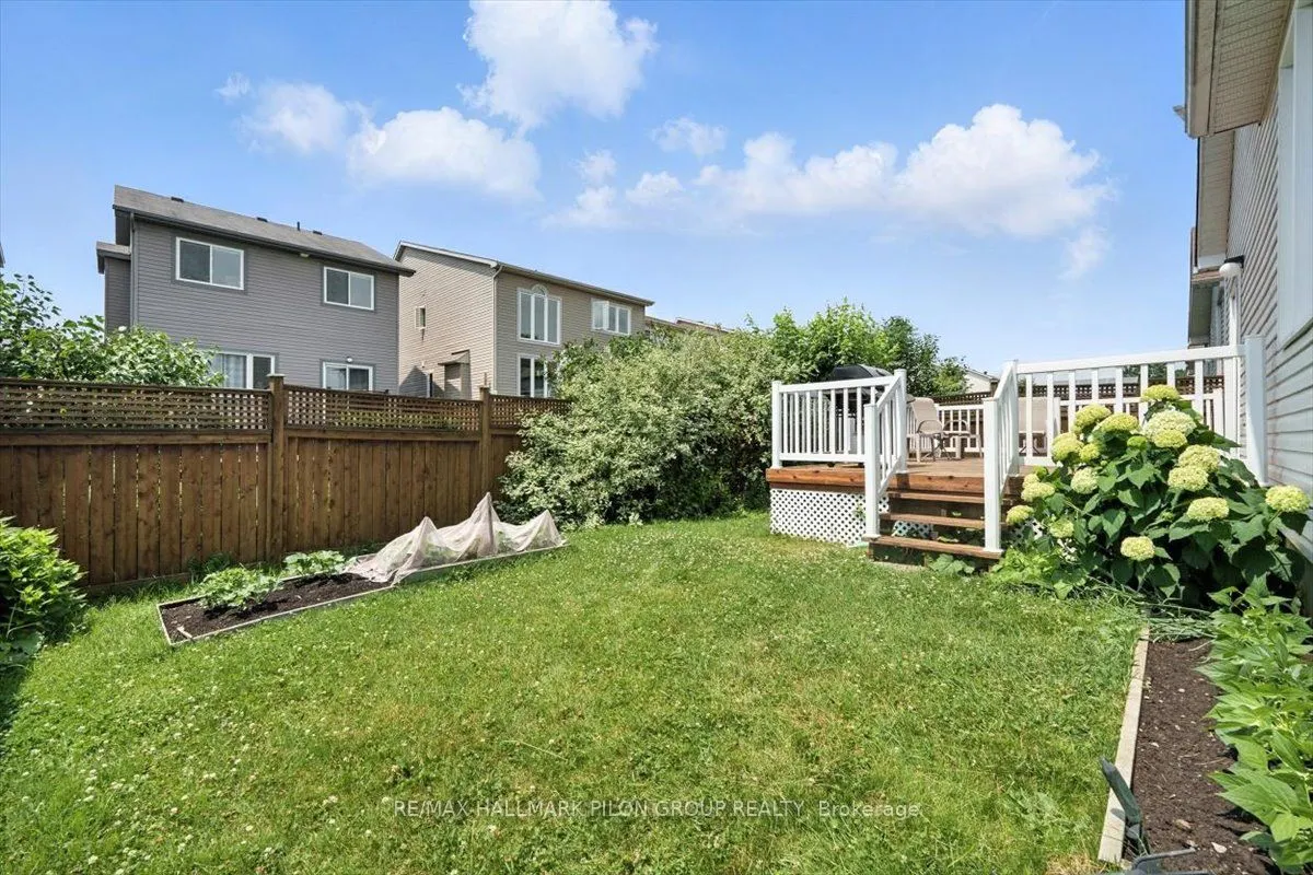 128 Topaze Crescent