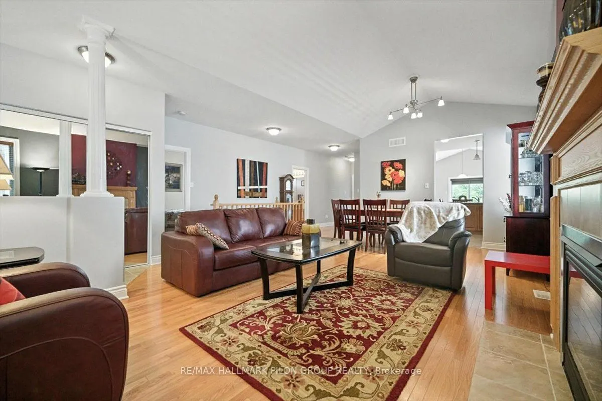 128 Topaze Crescent